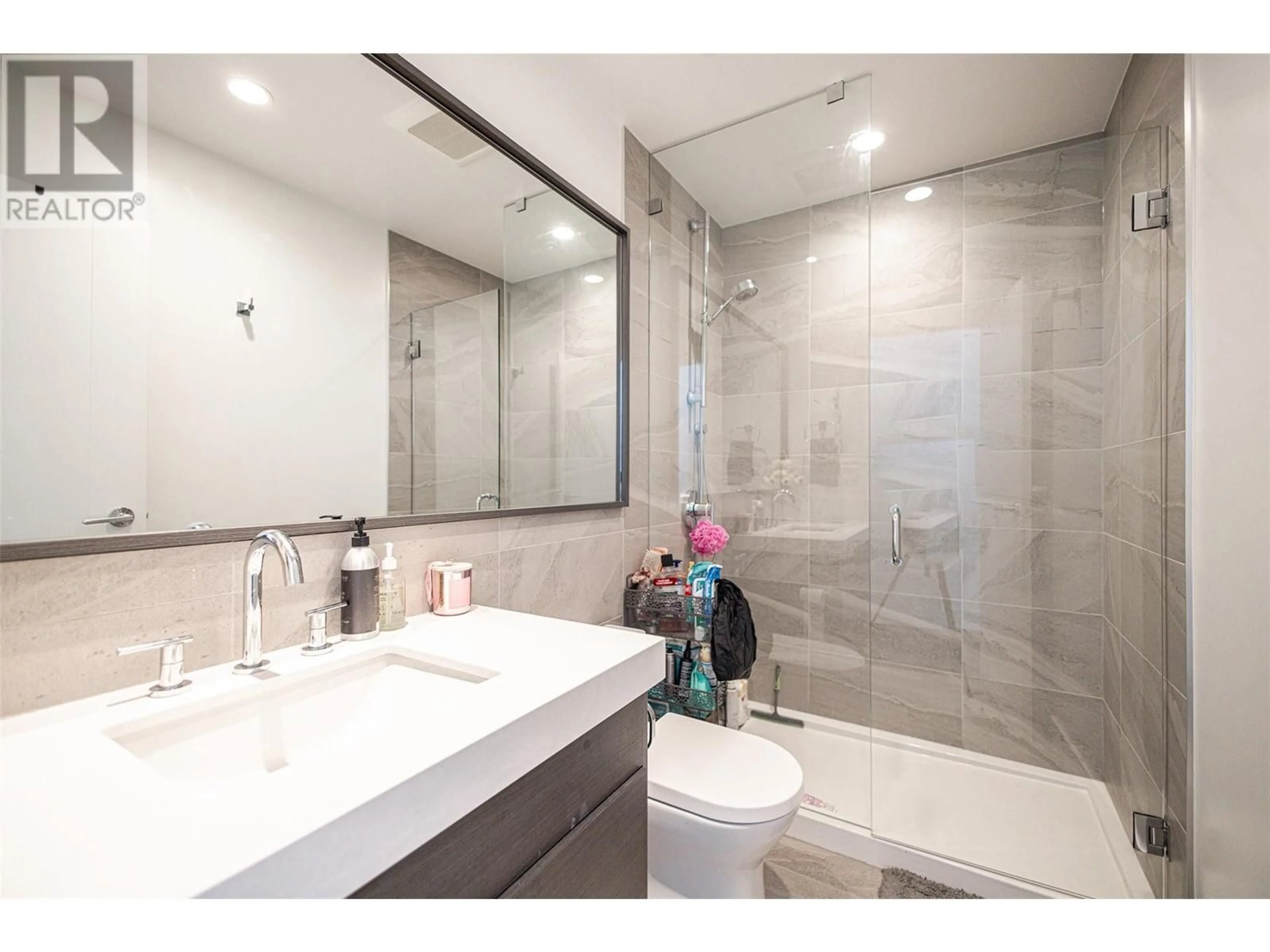 Contemporary bathroom, ceramic/tile floor for 1902 - 1181 SUNSET DRIVE, Kelowna British Columbia V1Y0J4