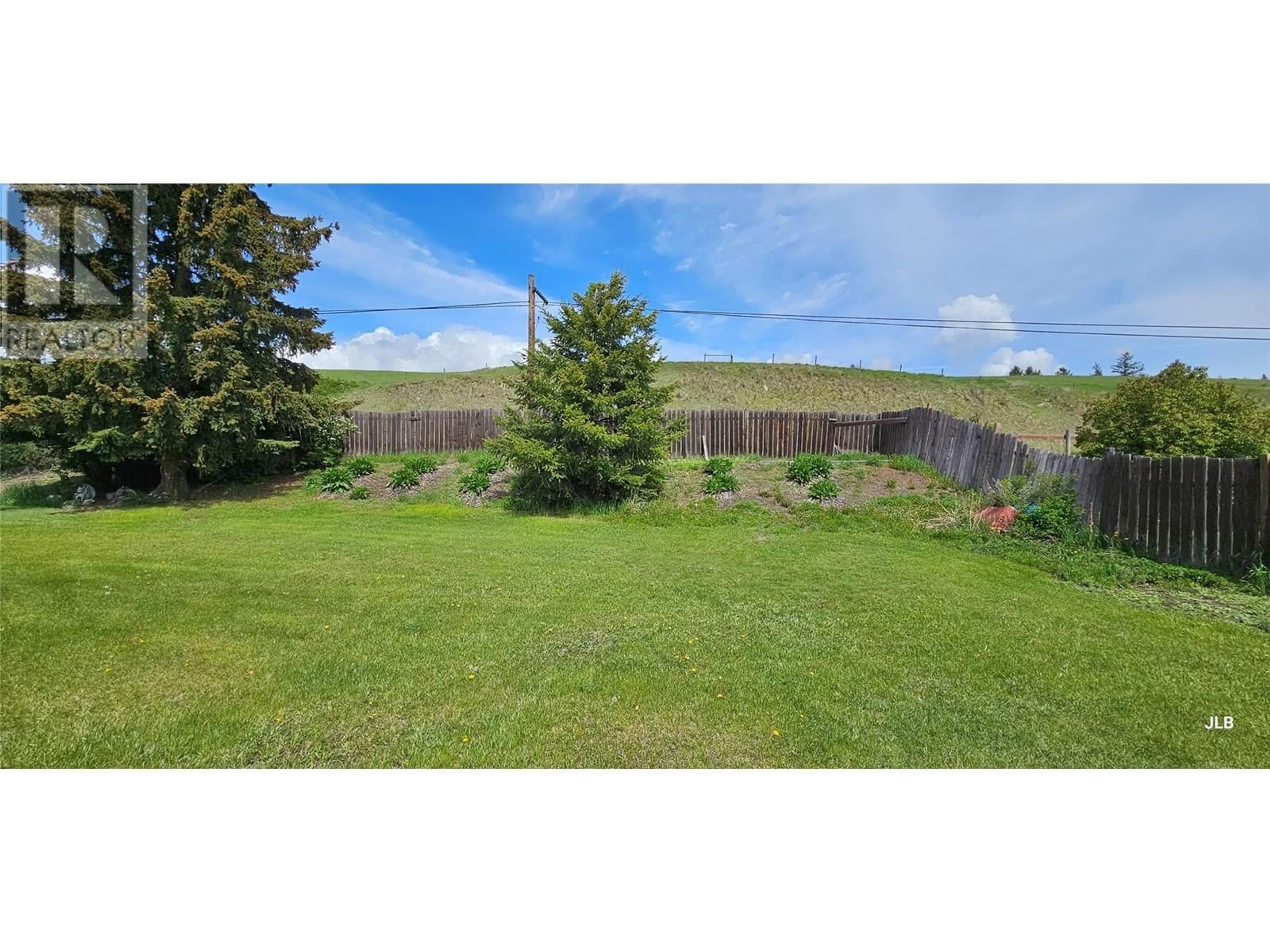 A pic from outside/outdoor area/front of a property/back of a property/a pic from drone, unknown for 5721 BRIDESVILLE TOWNSITE ROAD, Bridesville British Columbia V0H1Y0