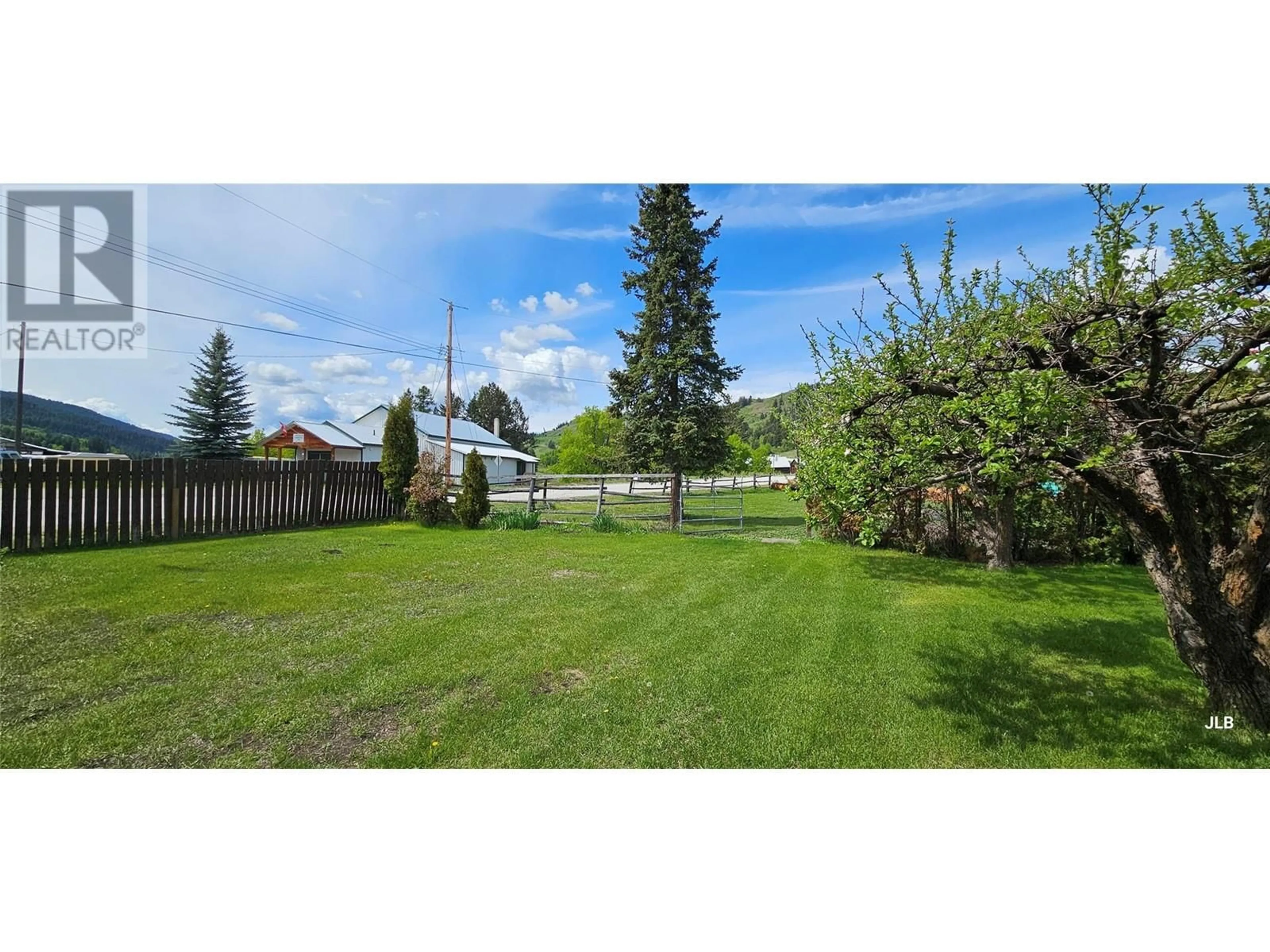 A pic from outside/outdoor area/front of a property/back of a property/a pic from drone, unknown for 5721 BRIDESVILLE TOWNSITE ROAD, Bridesville British Columbia V0H1Y0
