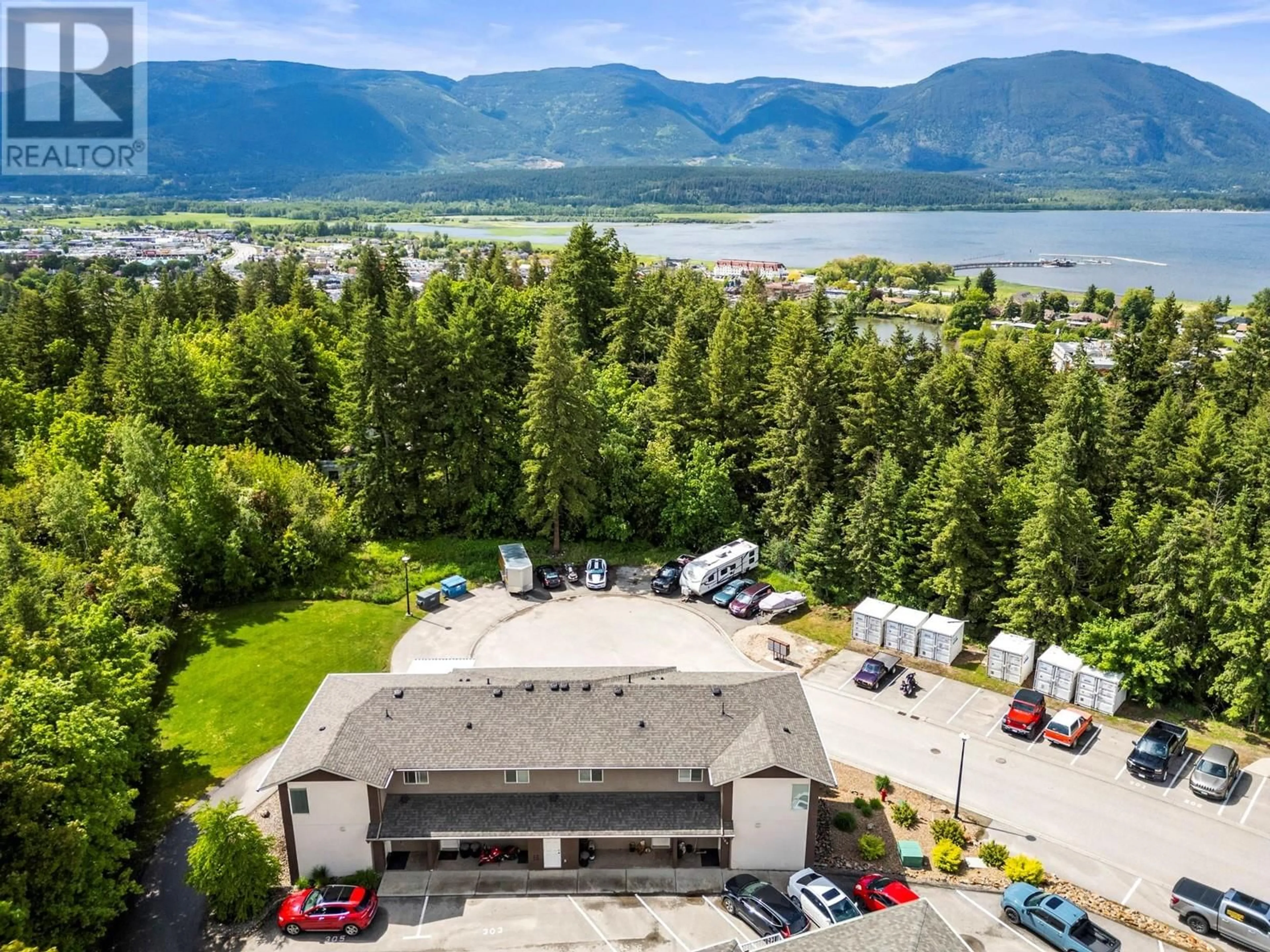 A pic from outside/outdoor area/front of a property/back of a property/a pic from drone, mountain view for 306 - 1449 1ST AVENUE NORTHEAST, Salmon Arm British Columbia V1E0C4