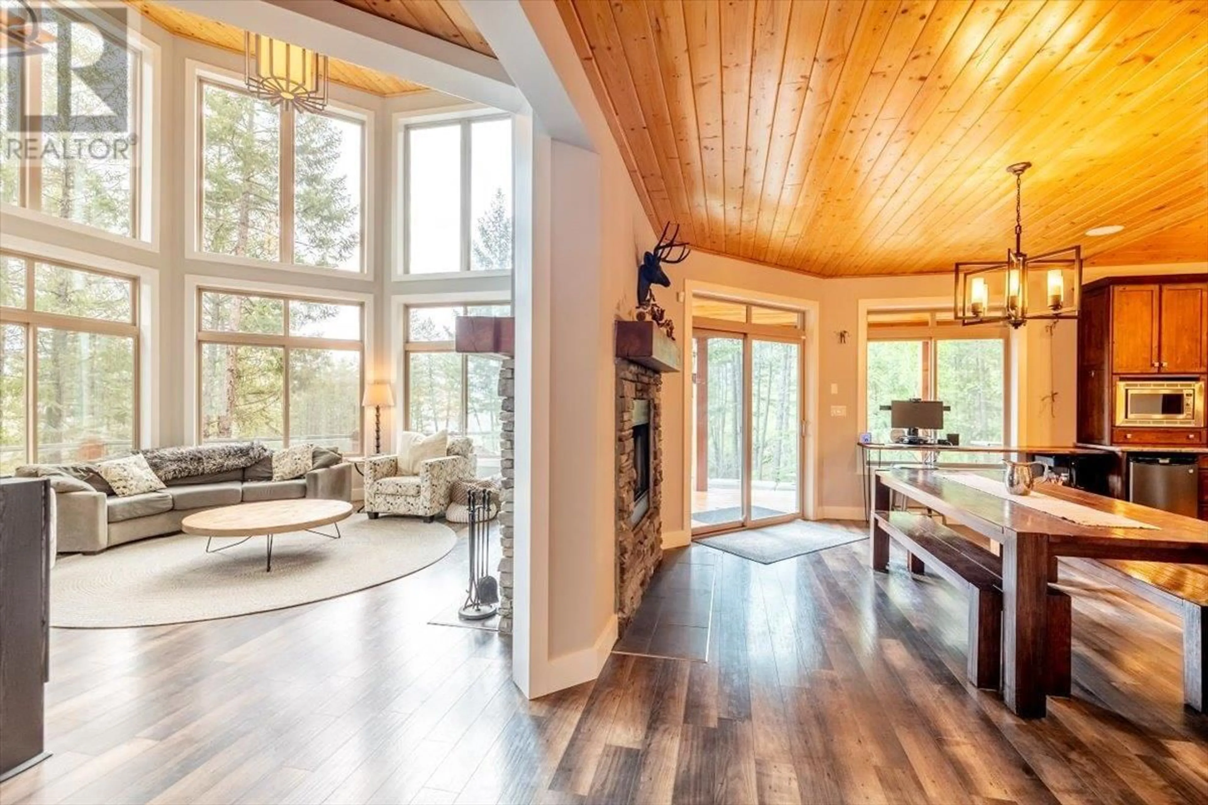 Indoor foyer for 9942 OSPREY LANDING DRIVE, Wardner British Columbia V0B2J0