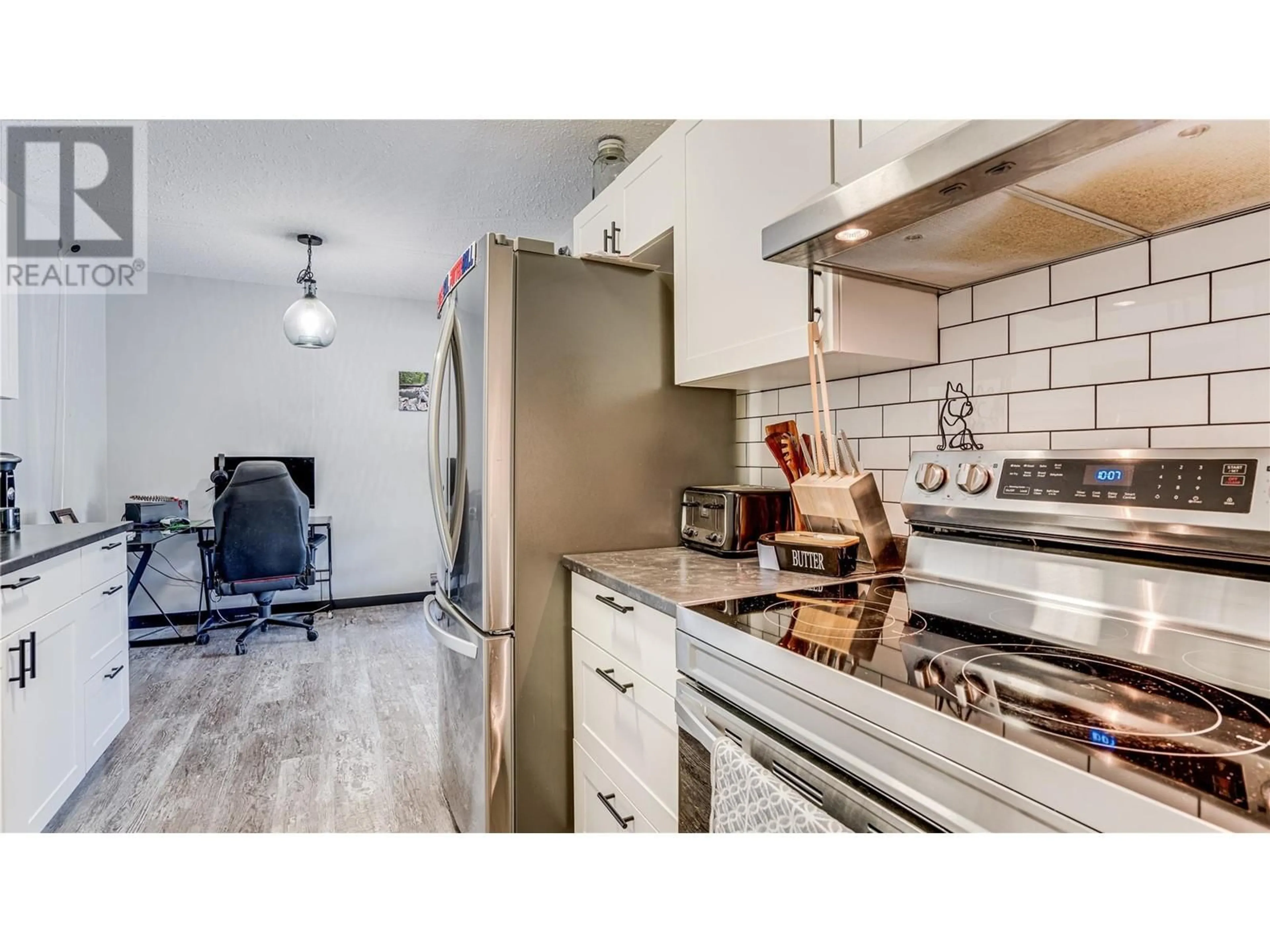 Standard kitchen, ceramic/tile floor for 205 - 409 MAIN STREET, Sicamous British Columbia V0E2V1
