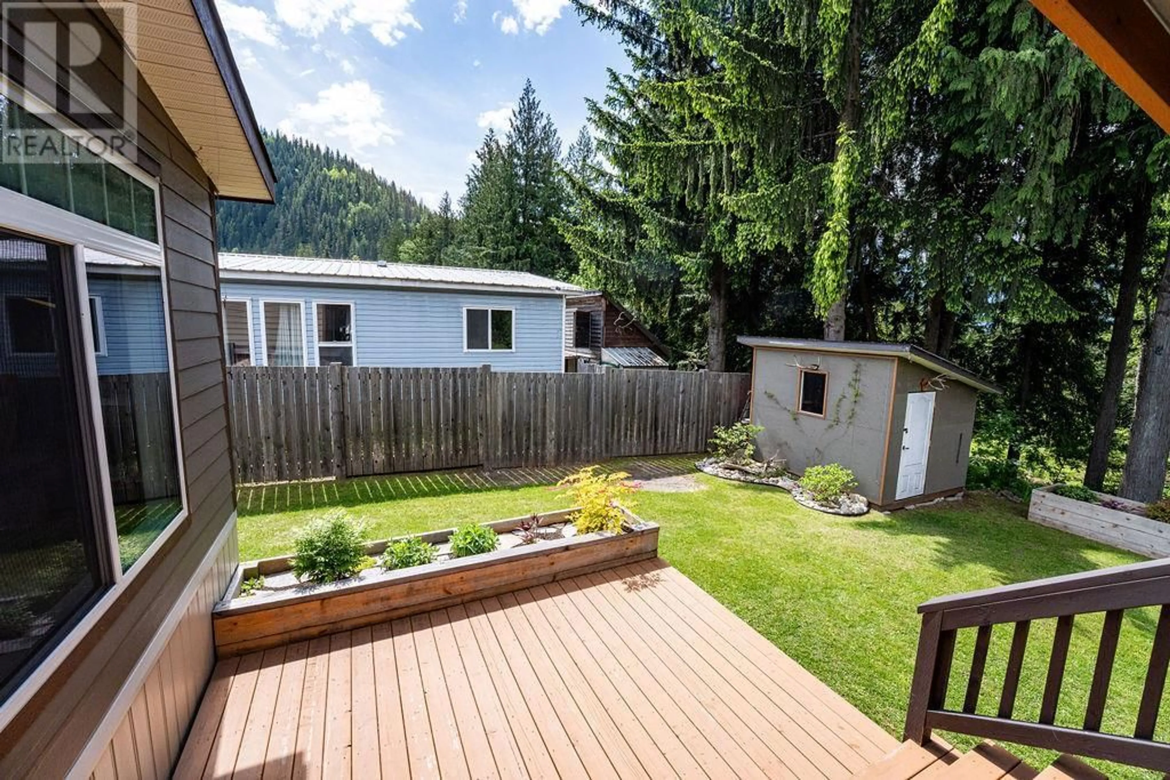 Patio, mountain view for 7 JOHNSON WAY, Revelstoke British Columbia V0E2S1