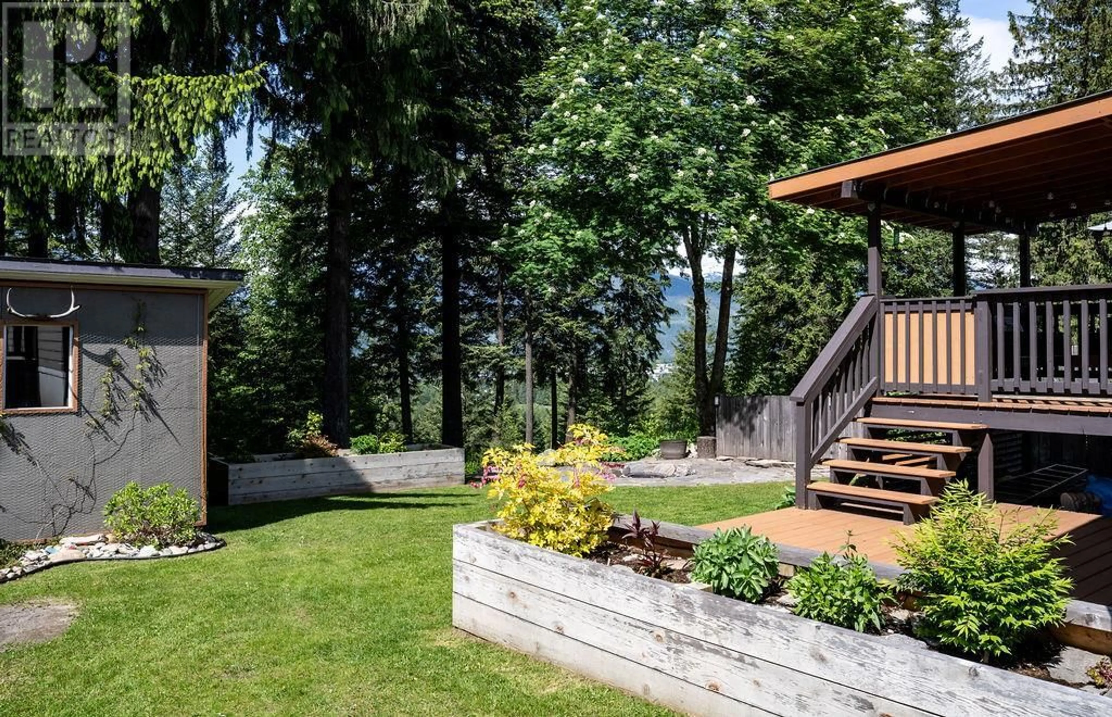 Patio, forest/trees view for 7 JOHNSON WAY, Revelstoke British Columbia V0E2S1