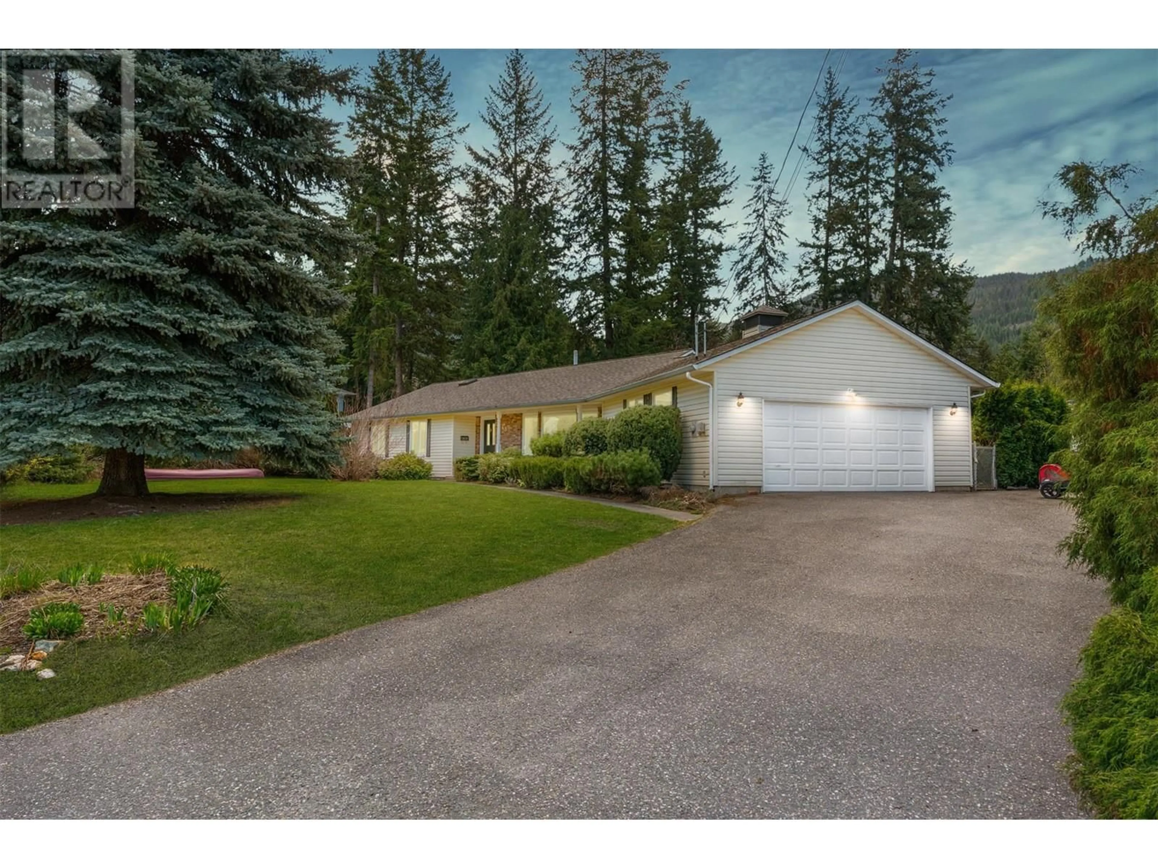 A pic from outside/outdoor area/front of a property/back of a property/a pic from drone, unknown for 3445 SIDNEY CRESCENT, Spallumcheen British Columbia V4Y0S8