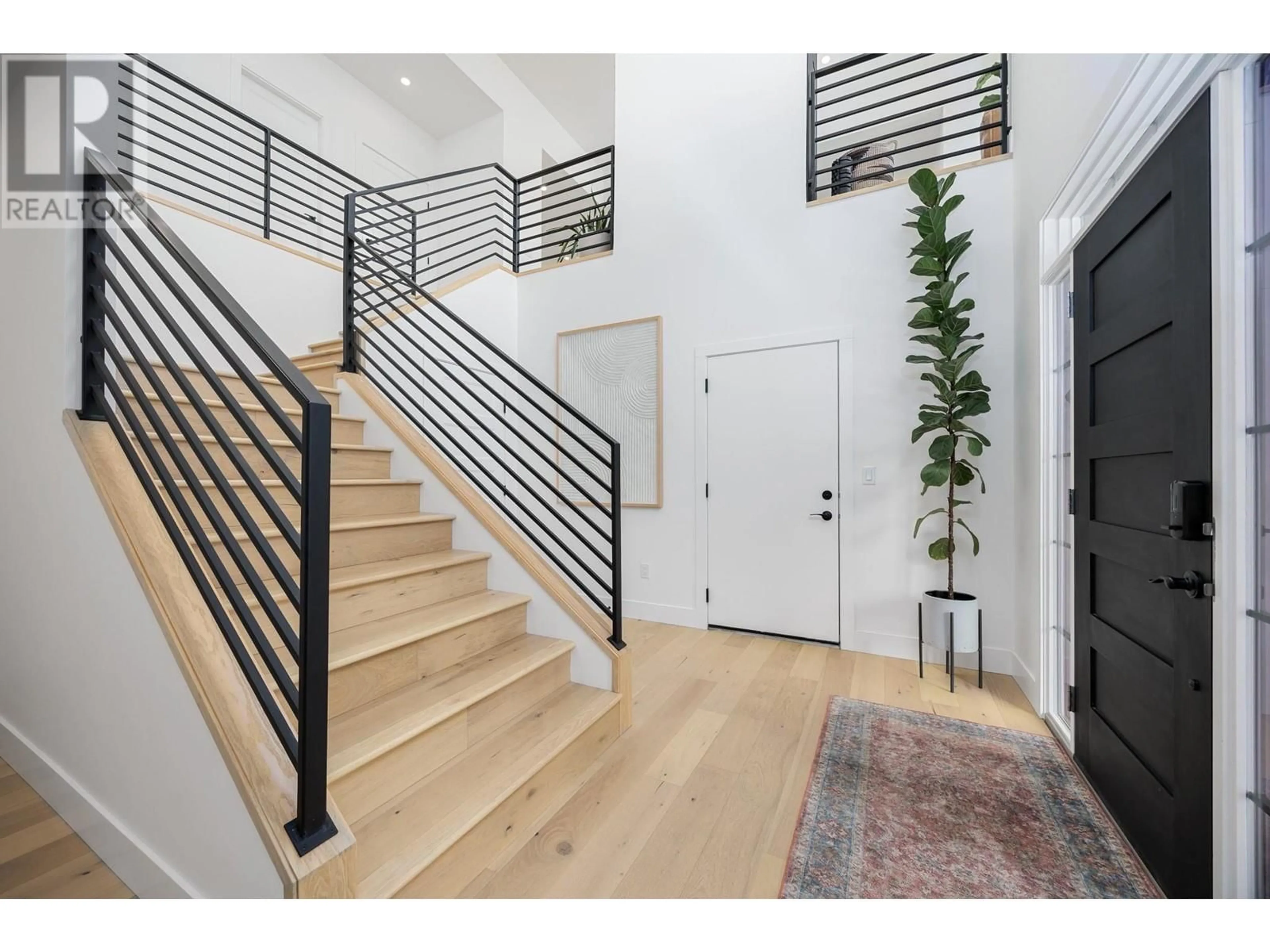 Indoor entryway for 7133 NAKISKA DRIVE, Vernon British Columbia V1B3M5