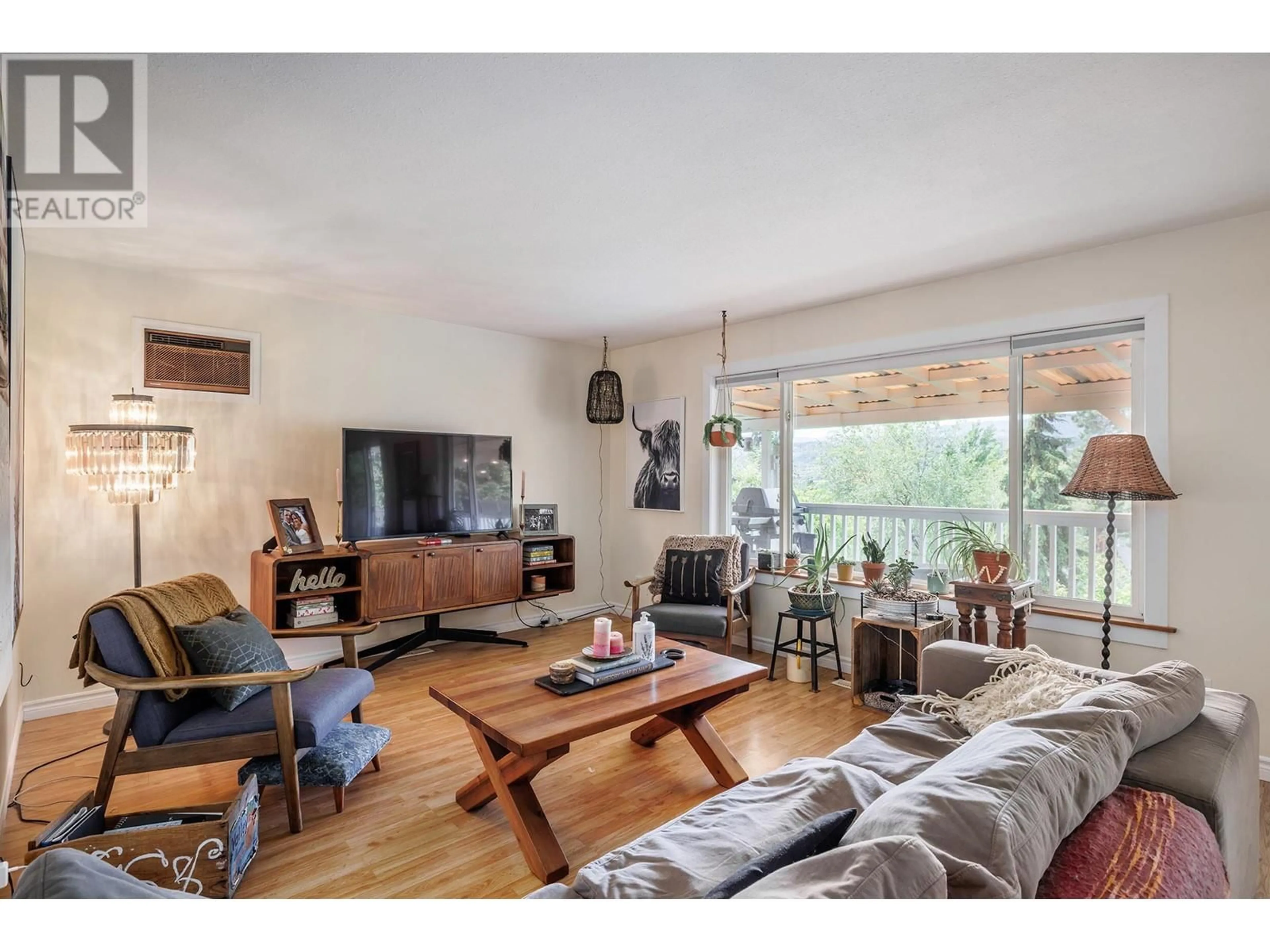 Living room with furniture, wood/laminate floor for 10556 CHERYL ROAD, Lake Country British Columbia V4V1W3