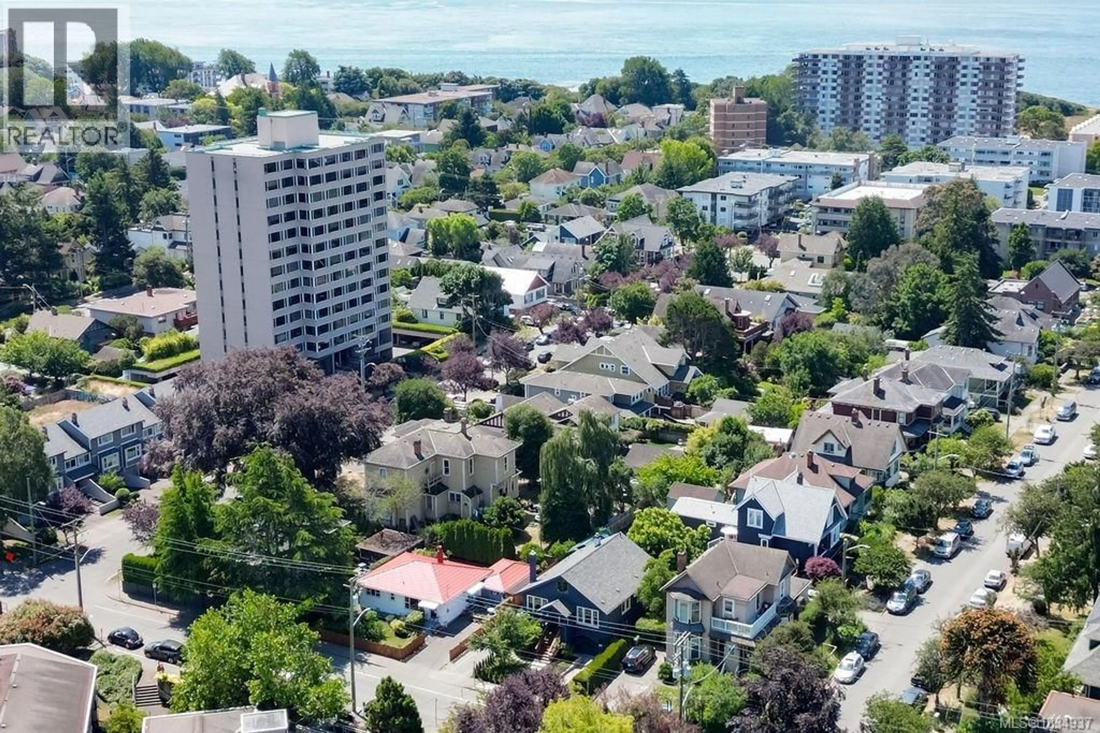 A pic from outside/outdoor area/front of a property/back of a property/a pic from drone, city buildings view from balcony for 525 SIMCOE STREET, Victoria British Columbia V8V1M1
