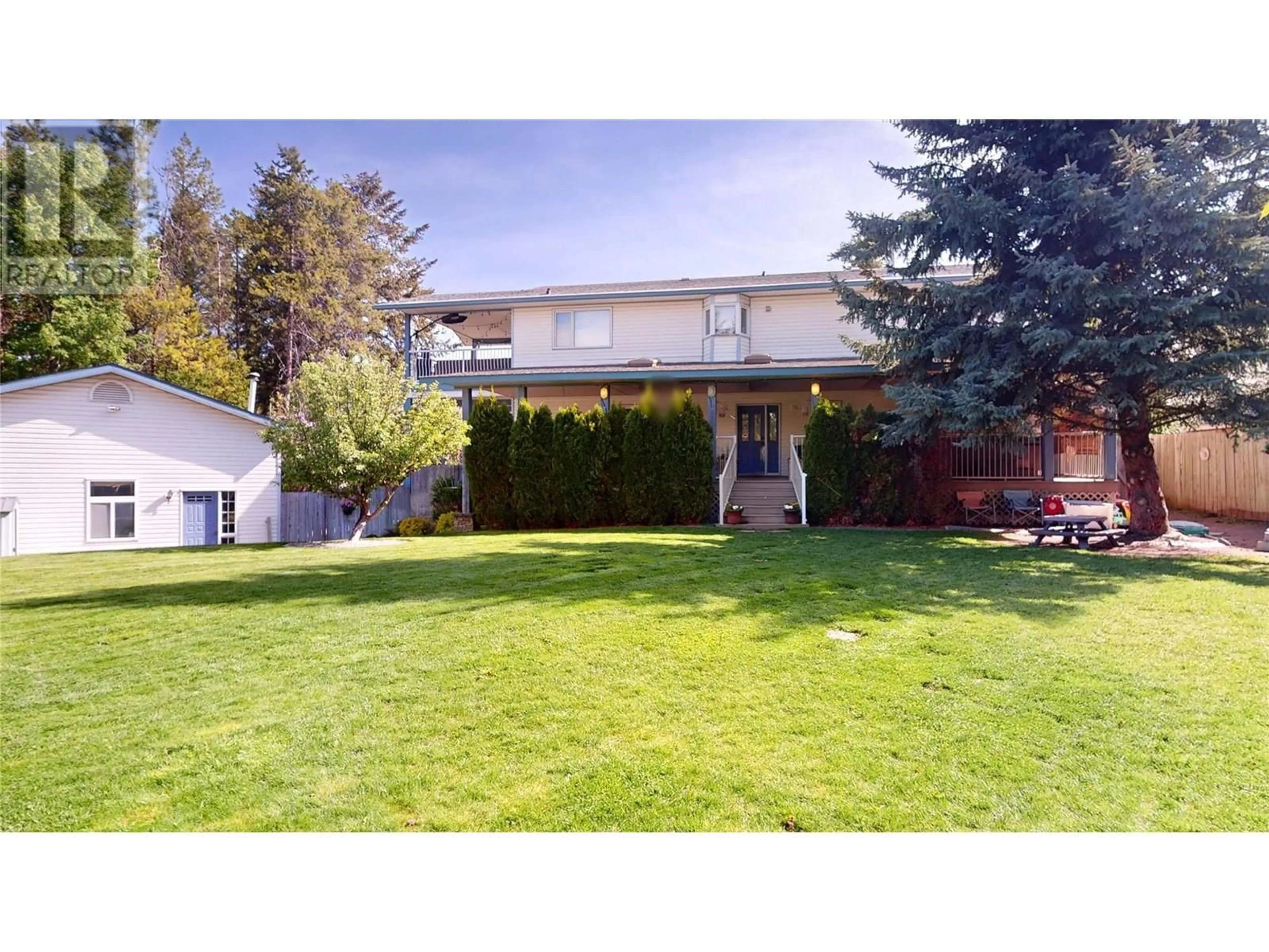 A pic from outside/outdoor area/front of a property/back of a property/a pic from drone, street for 121 10TH STREET SOUTH, Cranbrook British Columbia V1C4P5