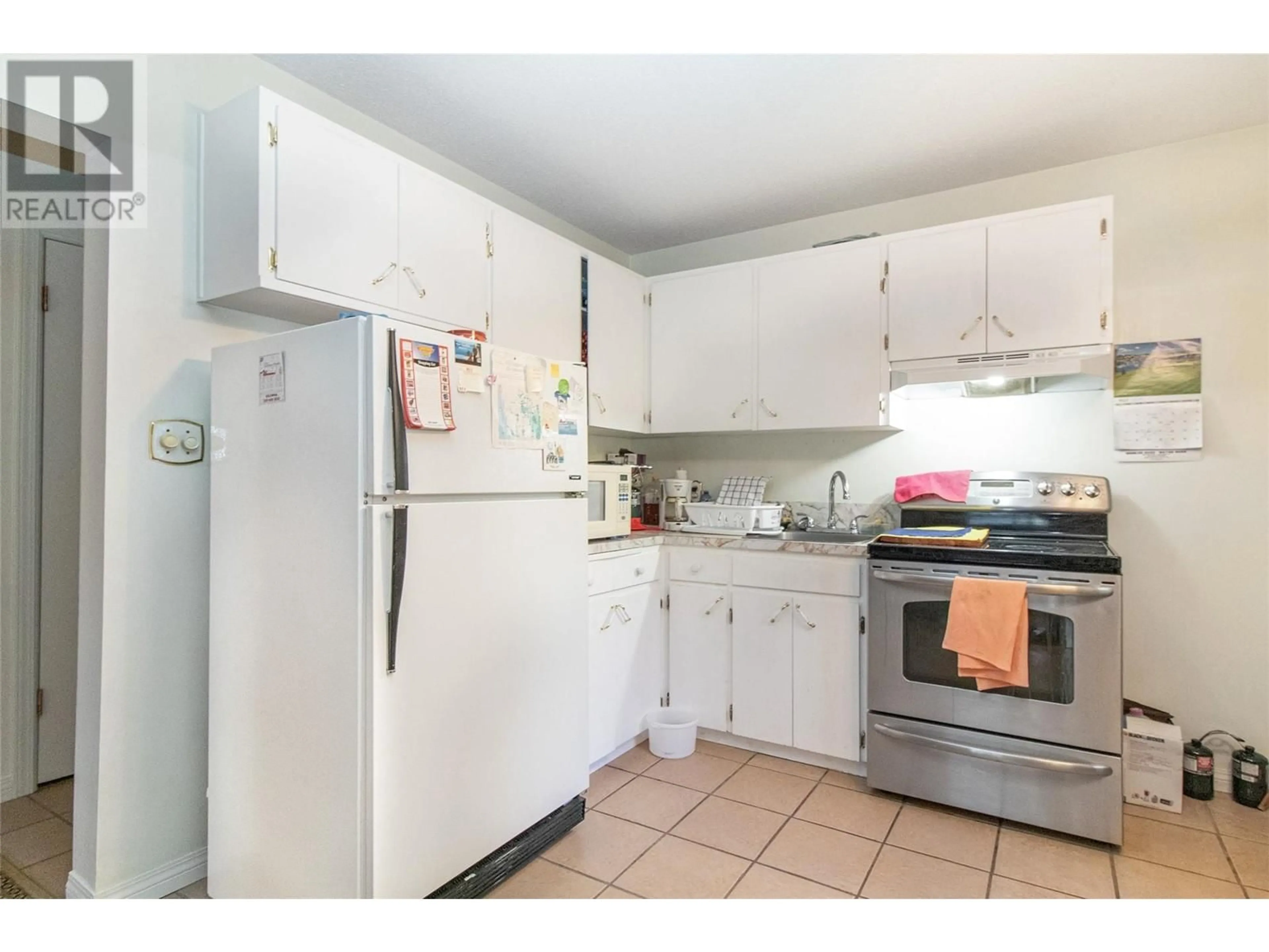 Standard kitchen, unknown for 103 - 150 SCARBORO ROAD, Kelowna British Columbia V1X1M2