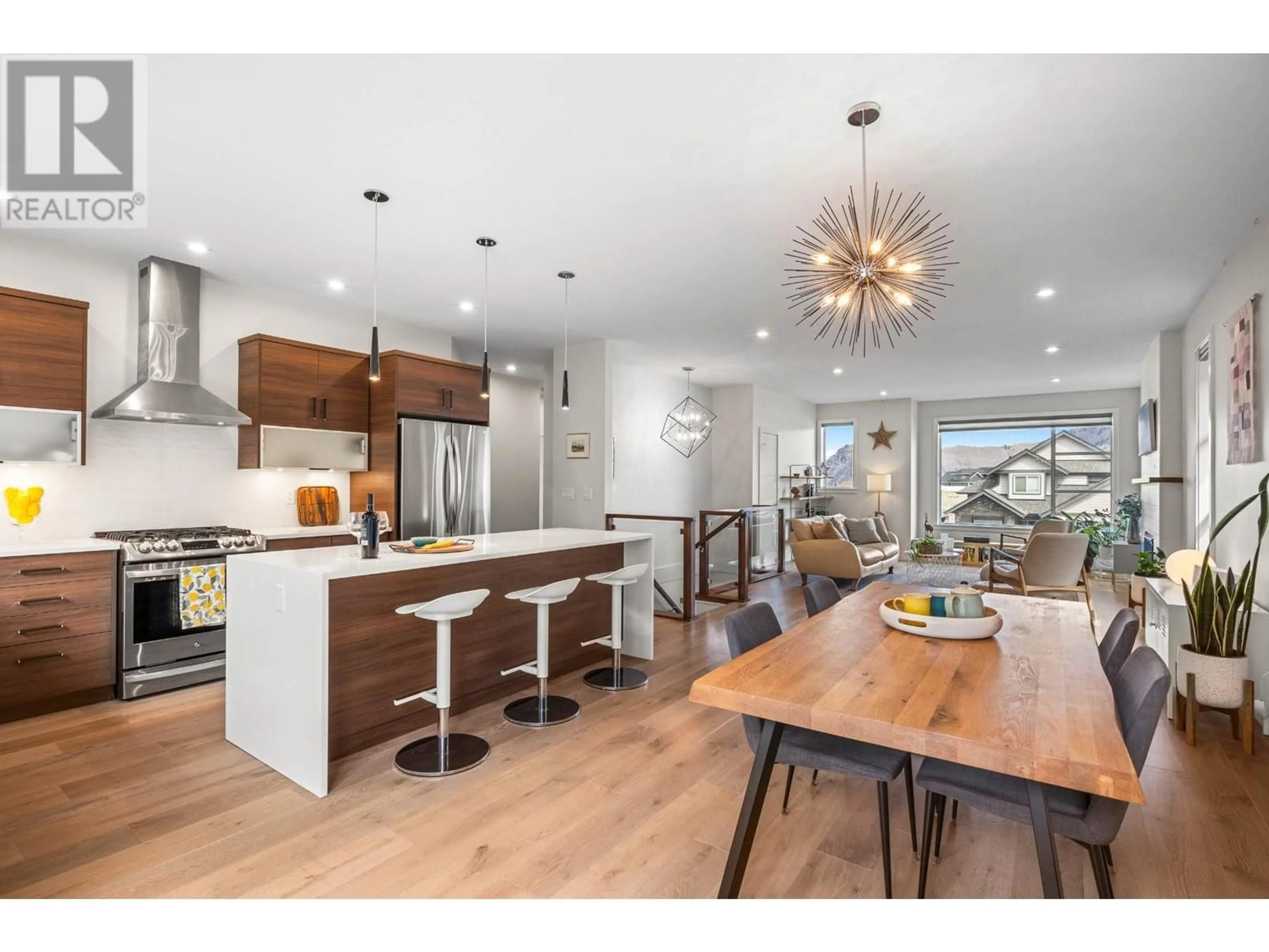 Open concept kitchen, wood/laminate floor for 1592 EMERALD DRIVE, Kamloops British Columbia V2E0C4