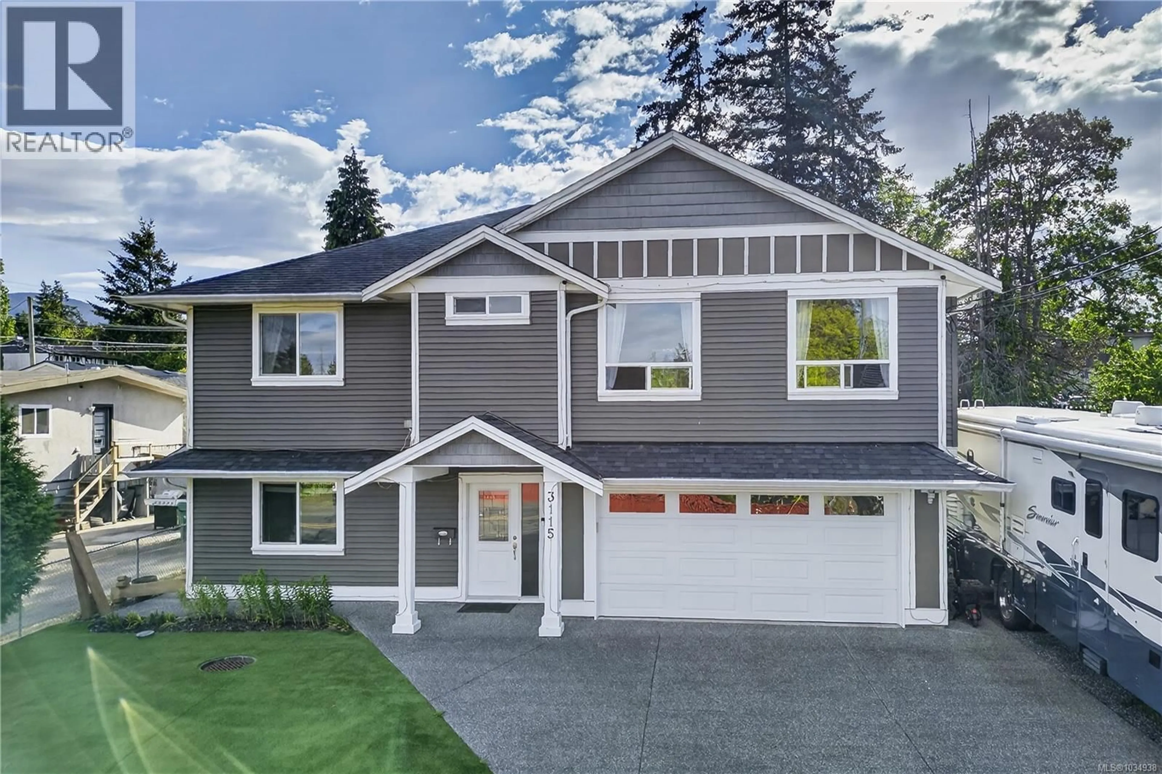 Home with vinyl exterior material, street for 3115 UPLANDS DRIVE, Nanaimo British Columbia V9T2S9