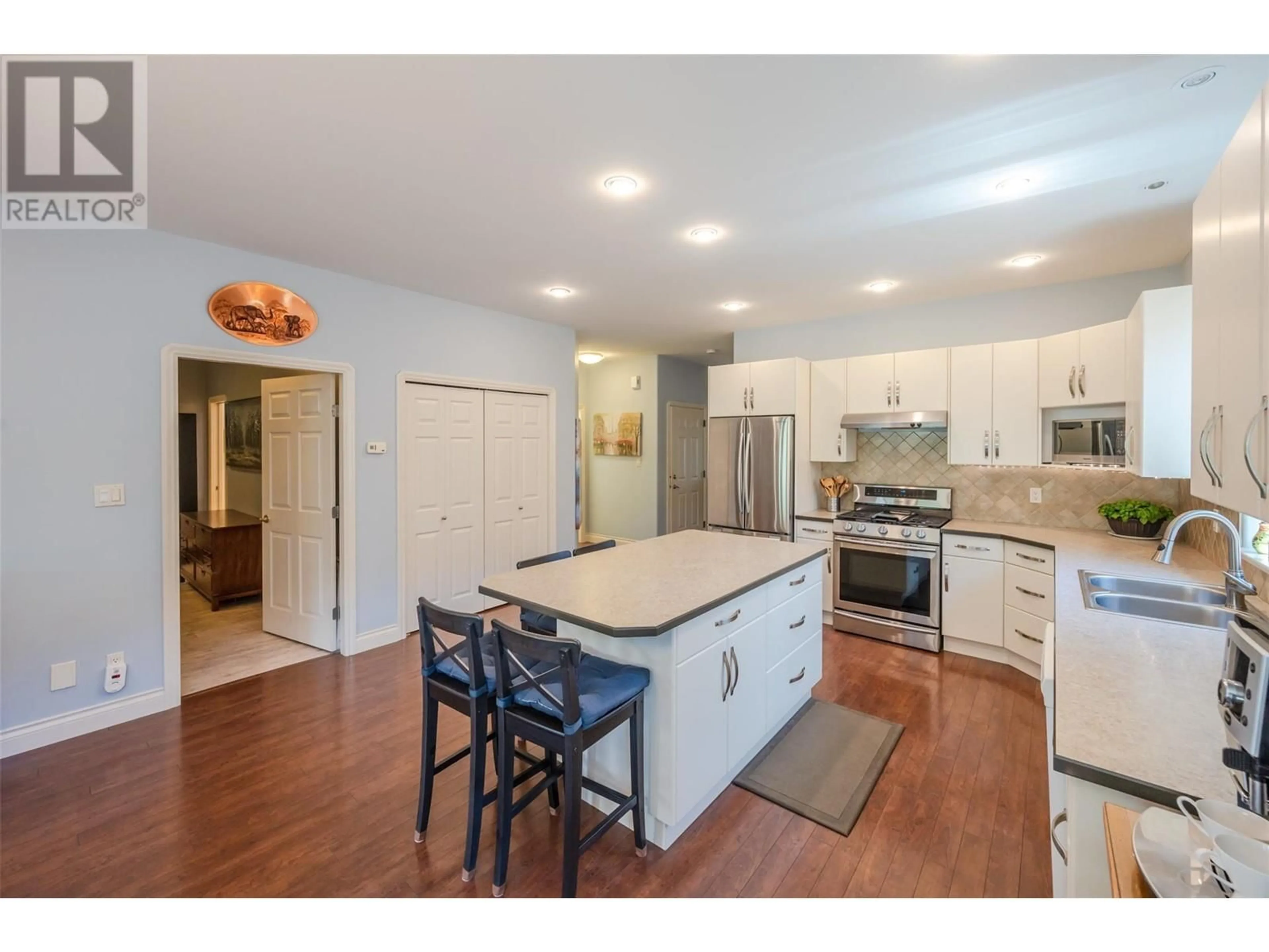 Open concept kitchen, unknown for 166 WILLOWS PLACE, Oliver British Columbia V0H1T4