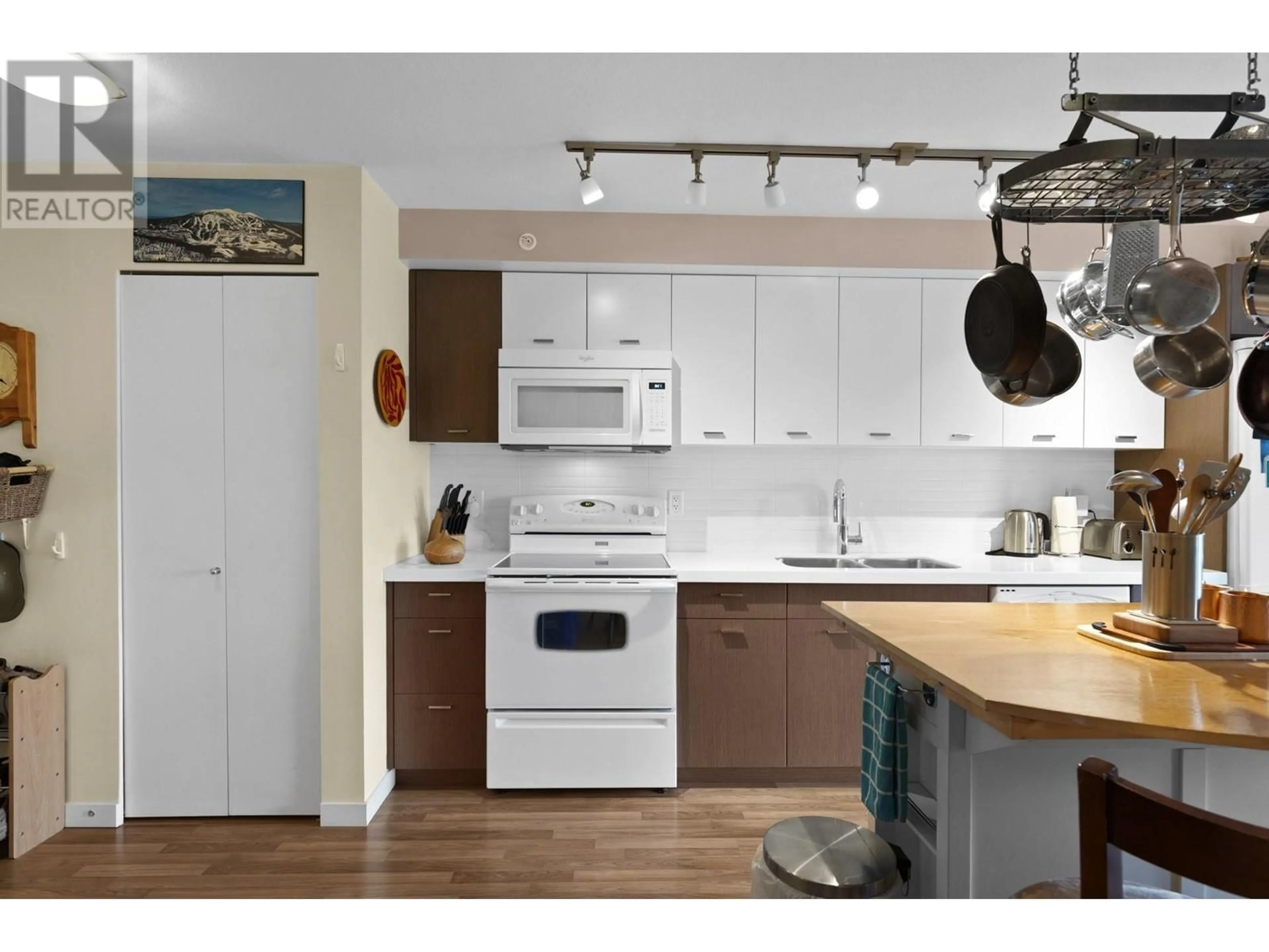 Standard kitchen, wood/laminate floor for 421 - 1550 DICKSON AVENUE, Kelowna British Columbia V1T9Y8