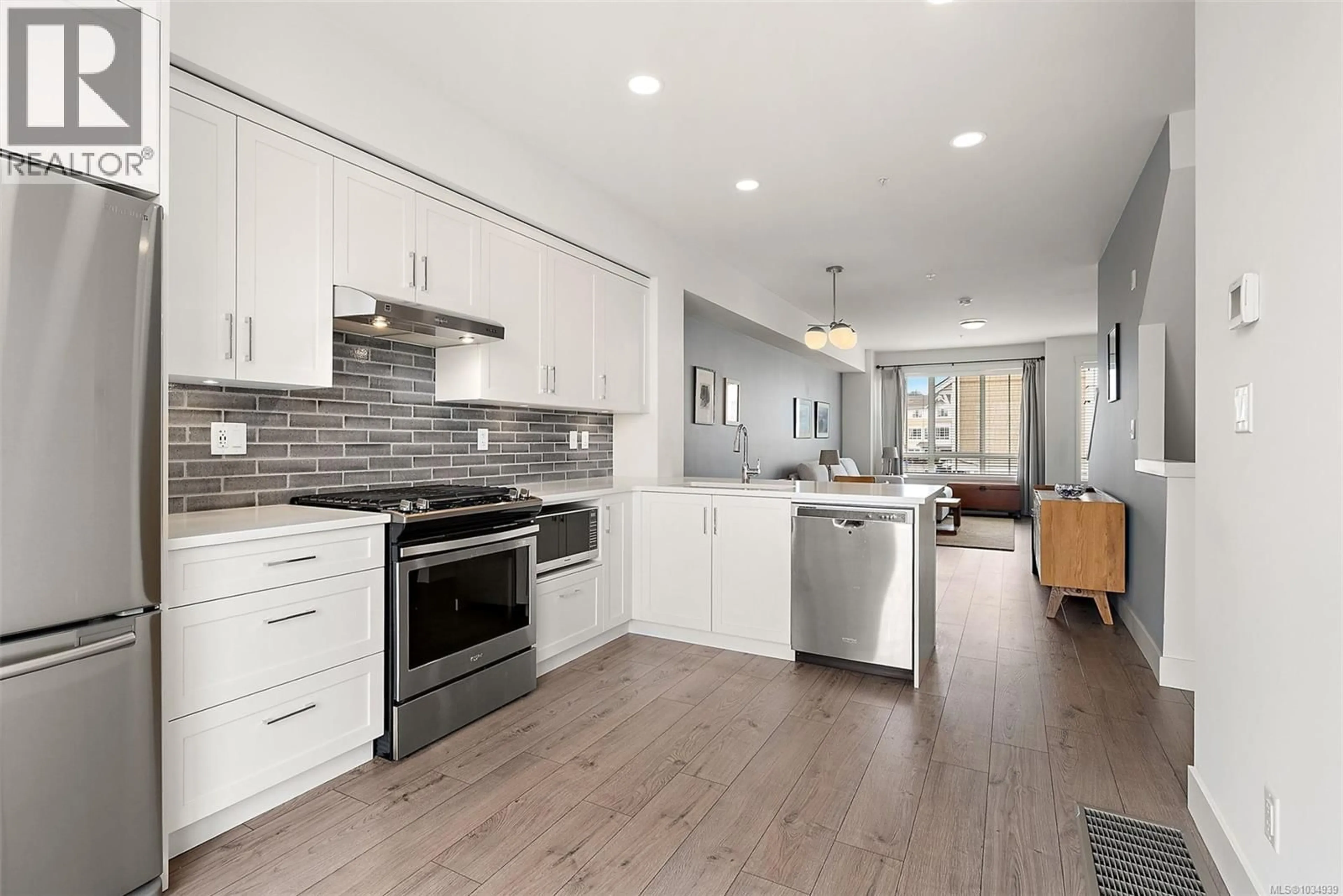Open concept kitchen, ceramic/tile floor for 34 - 370 LATORIA BOULEVARD, Colwood British Columbia V9C0N9