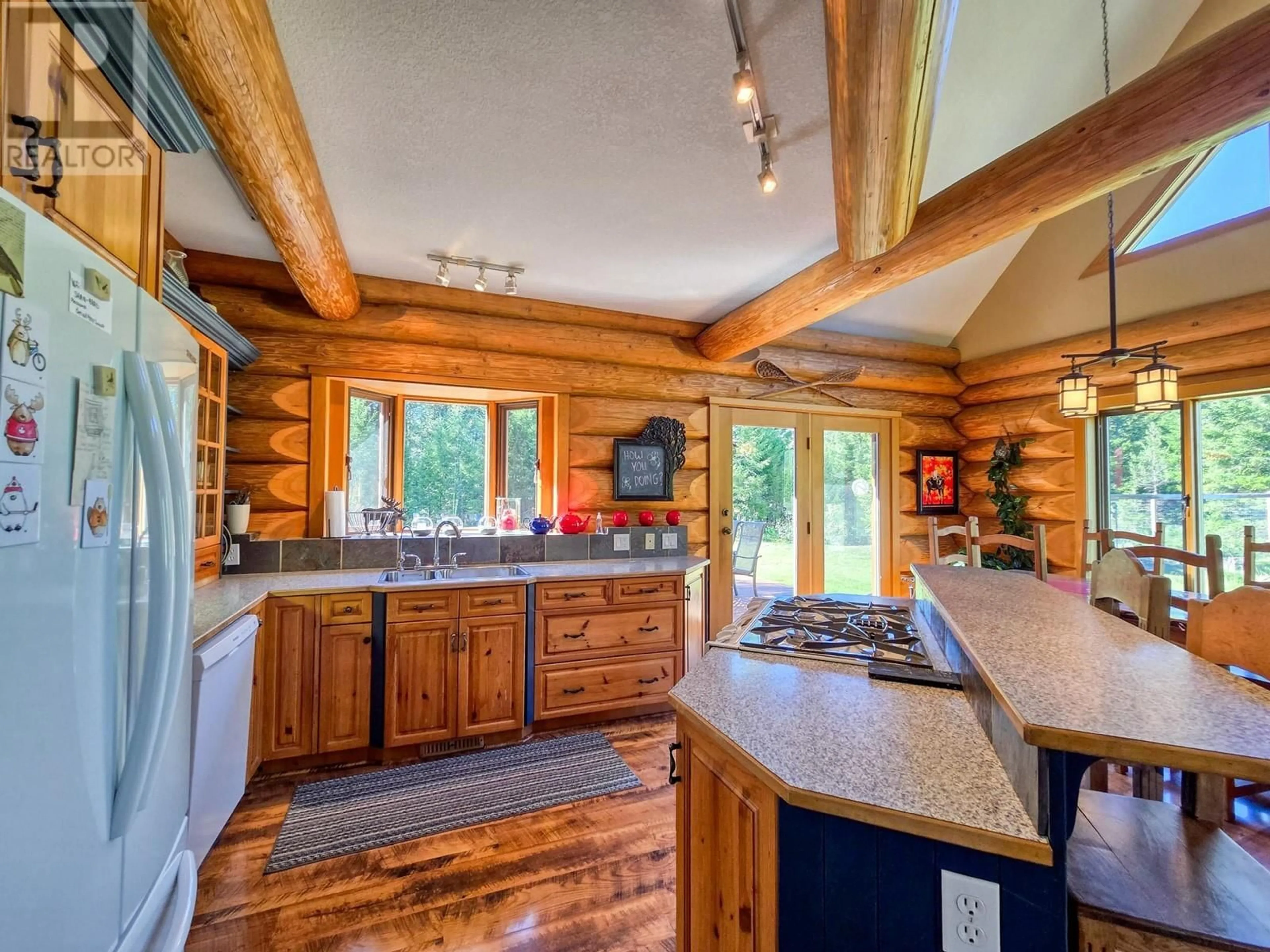 Rustic kitchen, wood/laminate floor for 5076 JUNIPER HEIGHTS ROAD, Invermere British Columbia V0A1K2