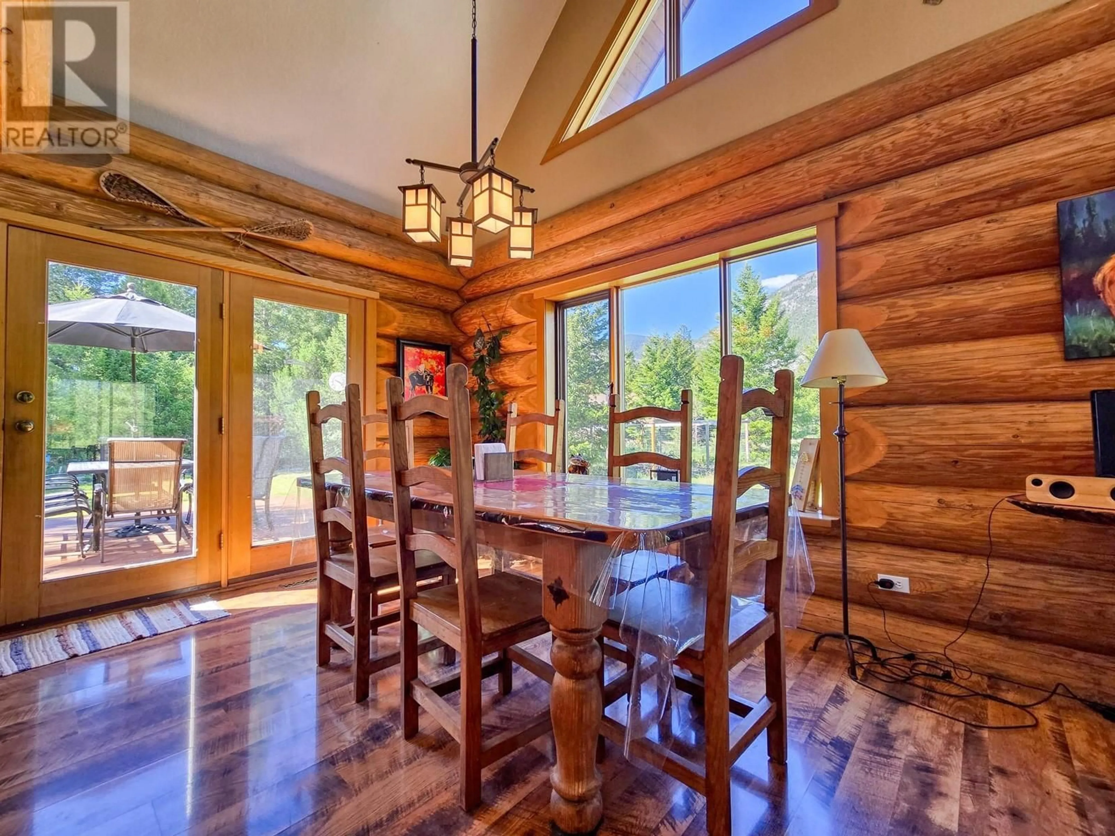 Dining room, wood/laminate floor for 5076 JUNIPER HEIGHTS ROAD, Invermere British Columbia V0A1K2