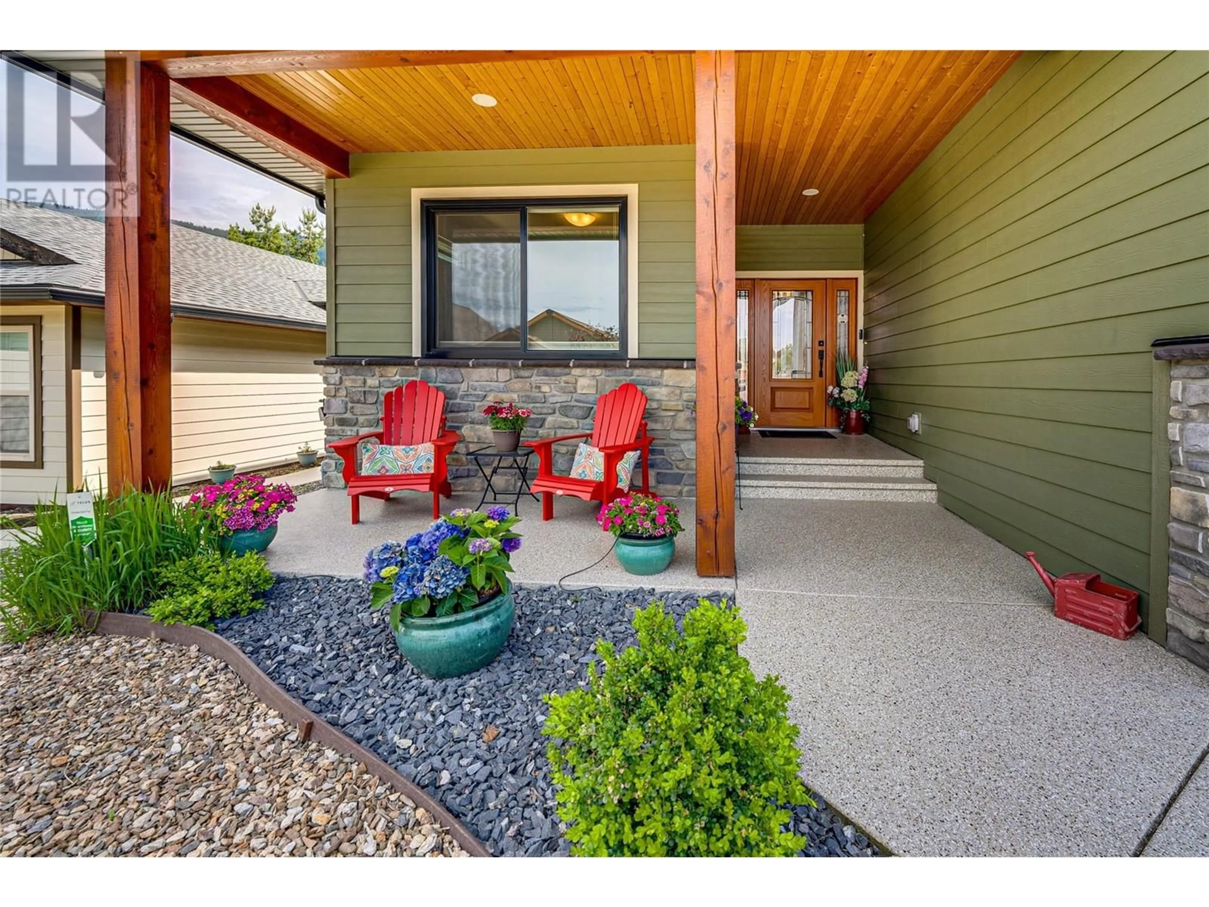 Indoor entryway for 8 - 2444 YORK AVENUE, Armstrong British Columbia V4Y0Y3