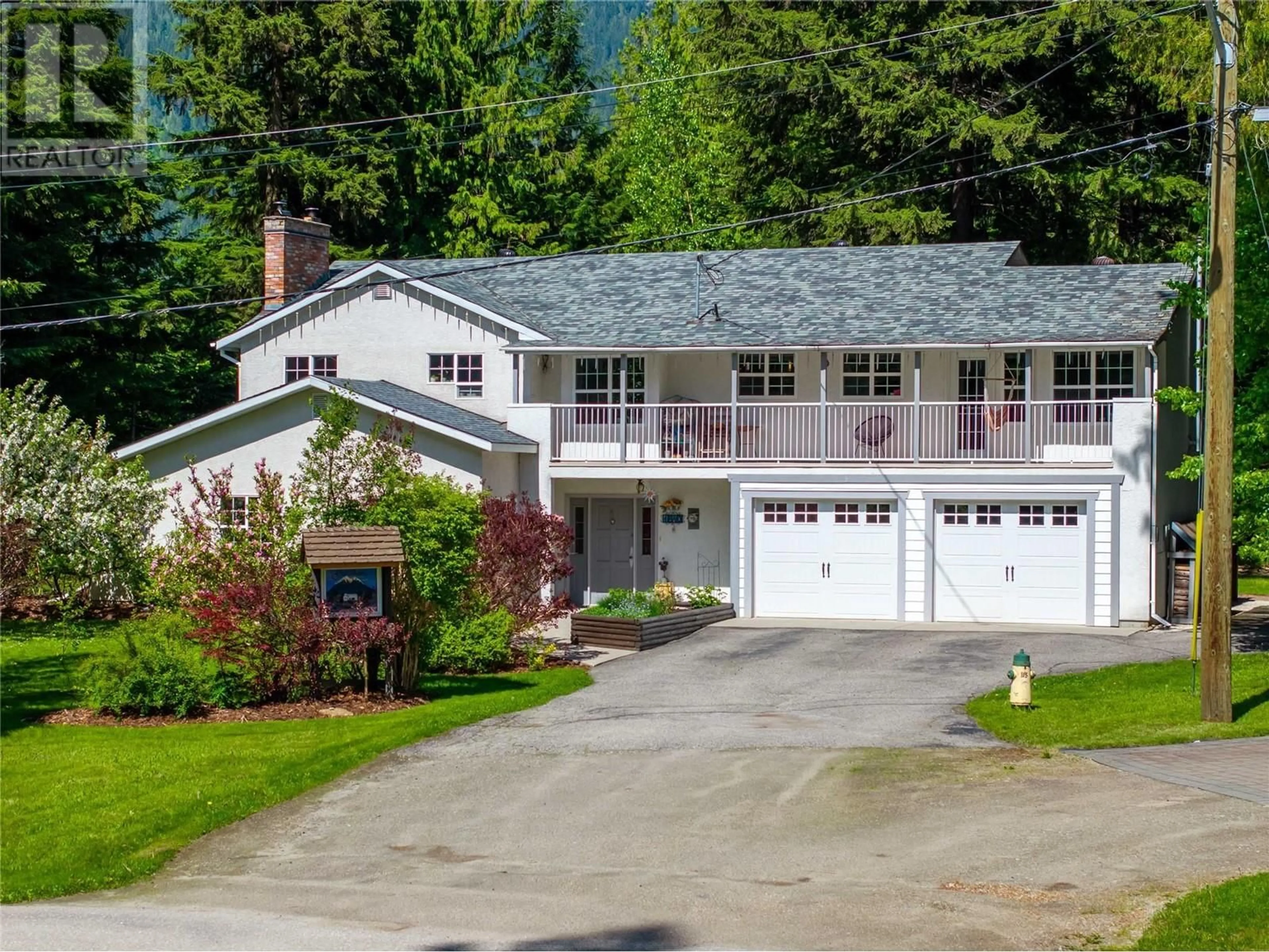 Home with vinyl exterior material, street for 1640 GALT CRESCENT, Revelstoke British Columbia V0E2S1