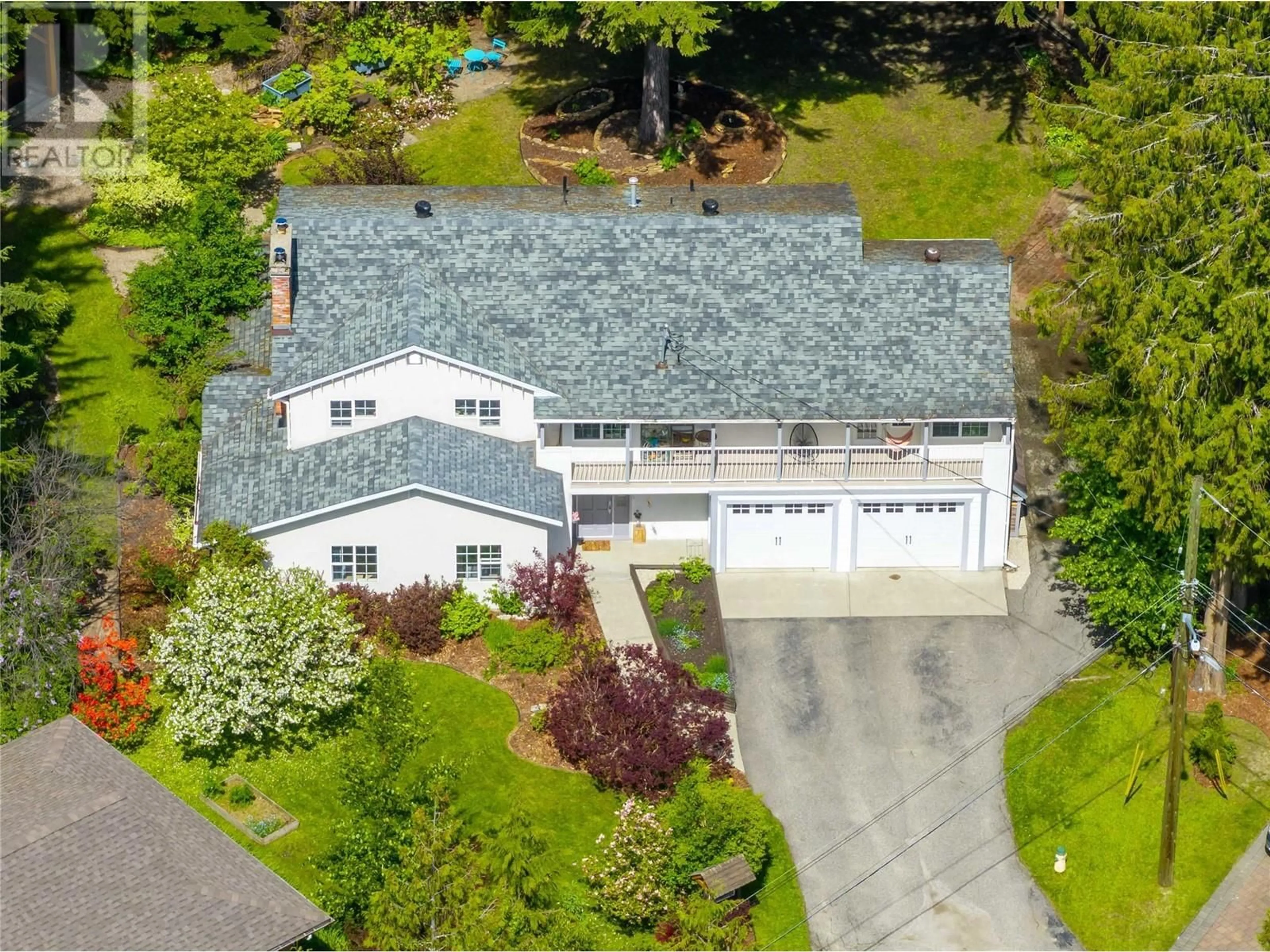 A pic from outside/outdoor area/front of a property/back of a property/a pic from drone, street for 1640 GALT CRESCENT, Revelstoke British Columbia V0E2S1