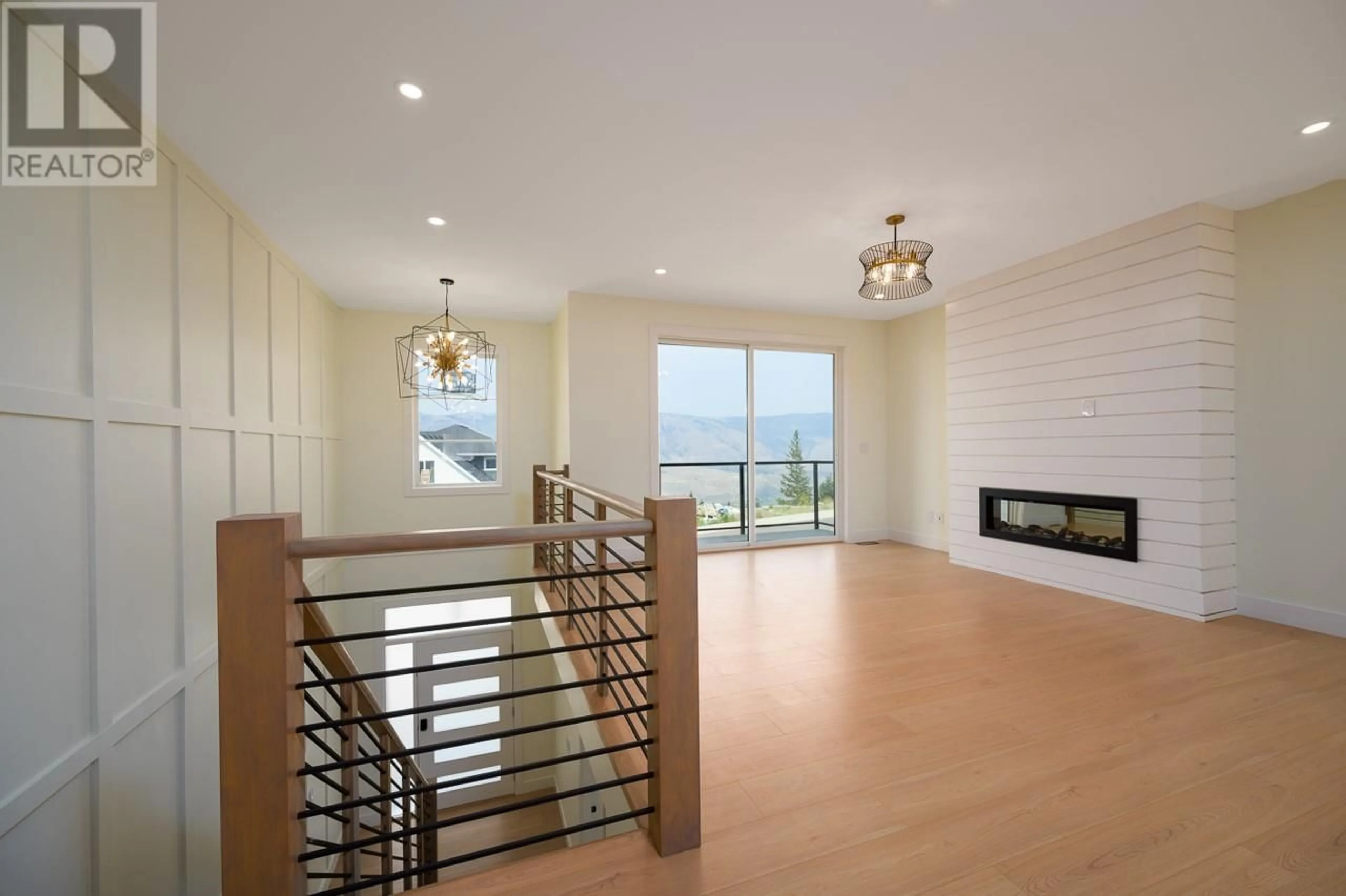 Indoor foyer for 1725 BALSAM PLACE, Kamloops British Columbia V2E0E2