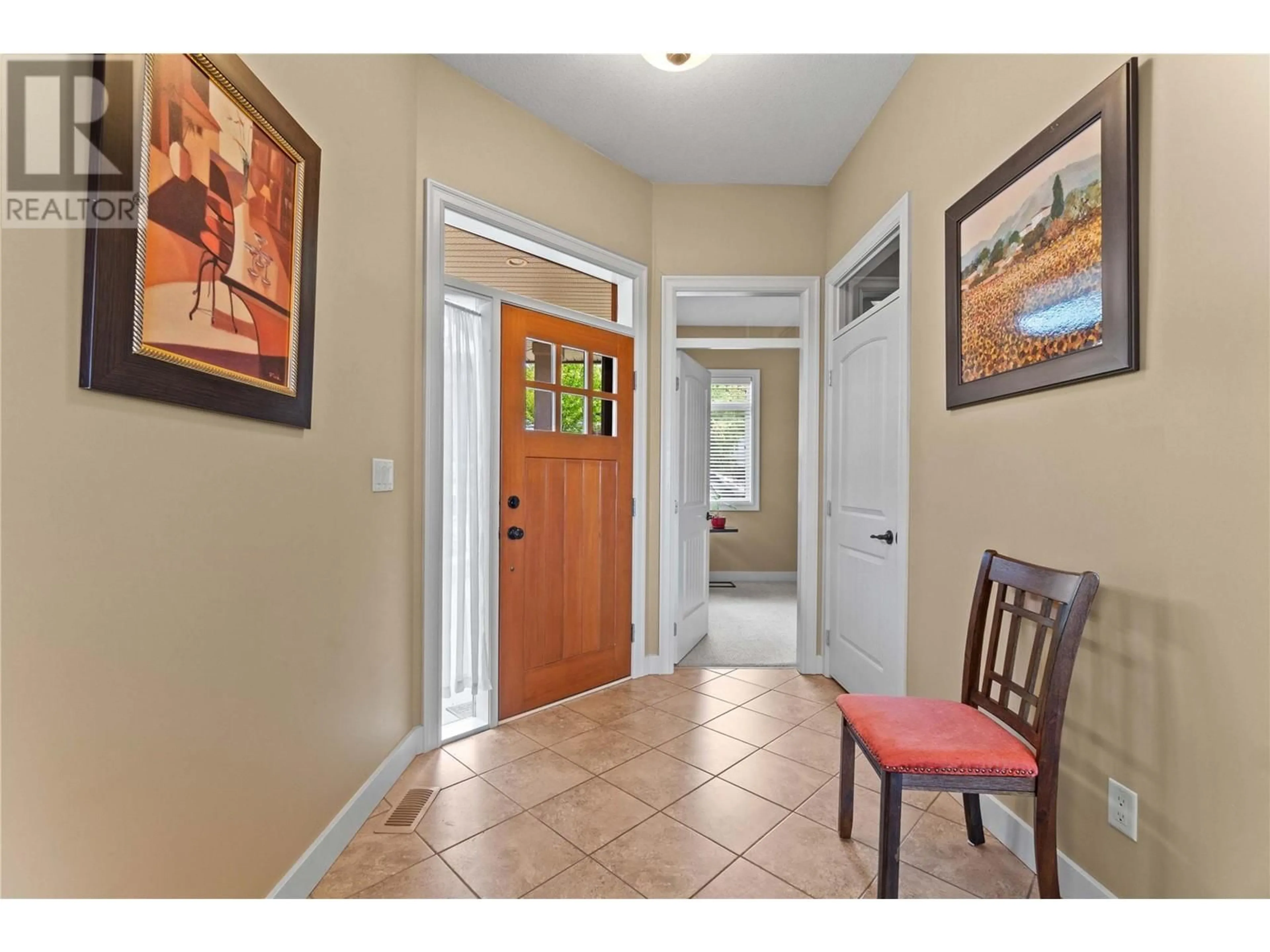 Indoor entryway for 4 - 1431 AUTO ROAD SOUTHEAST, Salmon Arm British Columbia V1E0C1