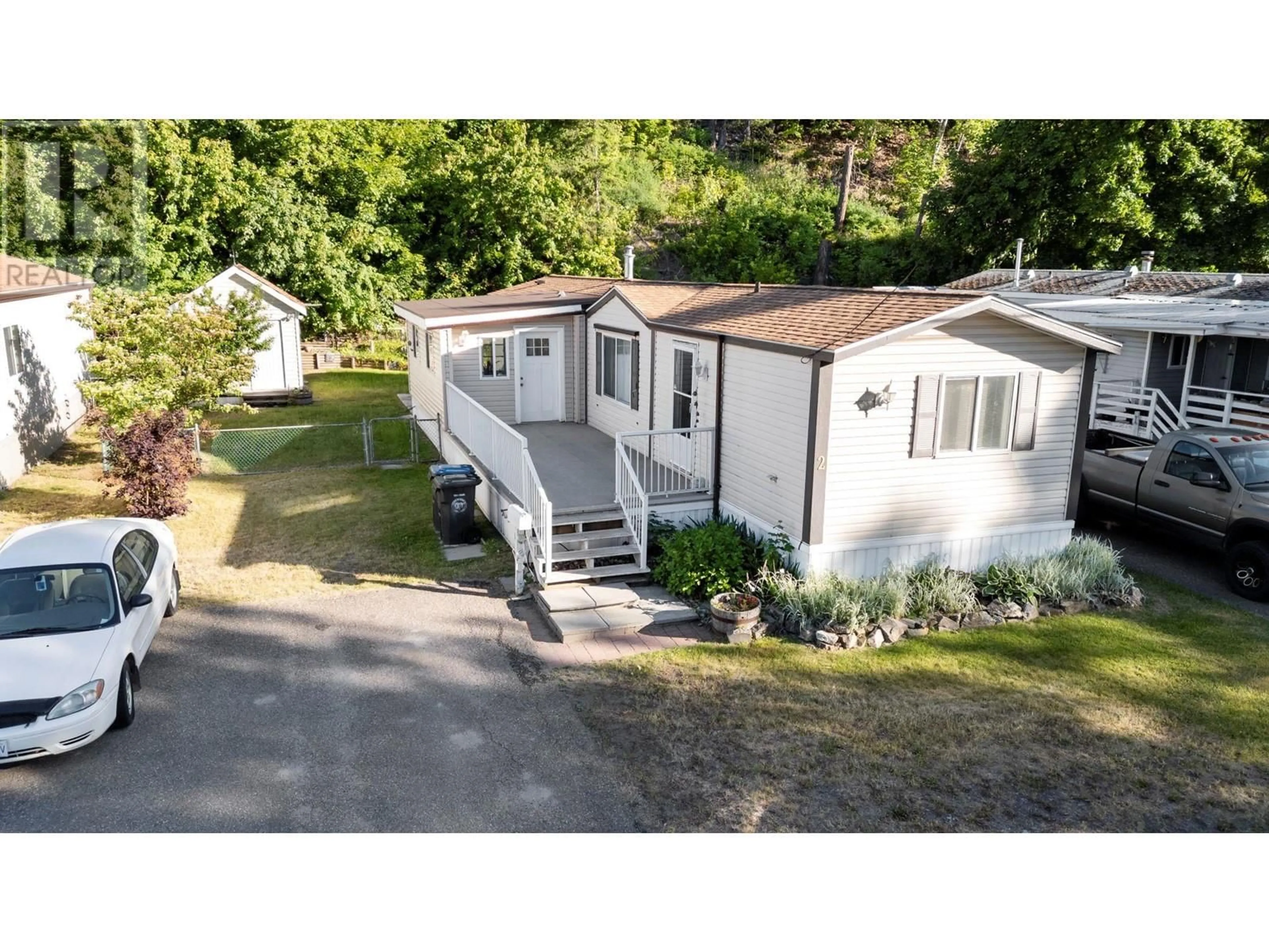 A pic from outside/outdoor area/front of a property/back of a property/a pic from drone, street for 2 - #2-1250 HILLSIDE AVENUE, Chase British Columbia V0E1M0