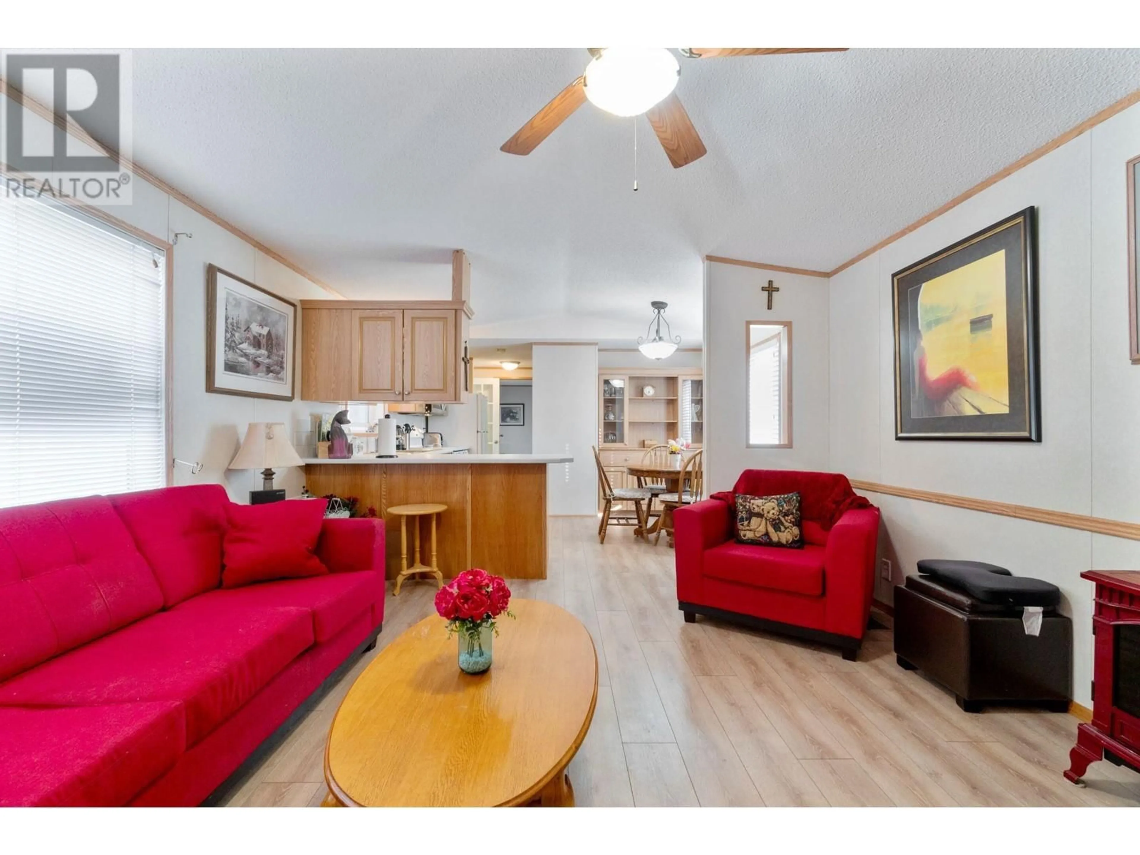Living room with furniture, wood/laminate floor for 2 - #2-1250 HILLSIDE AVENUE, Chase British Columbia V0E1M0