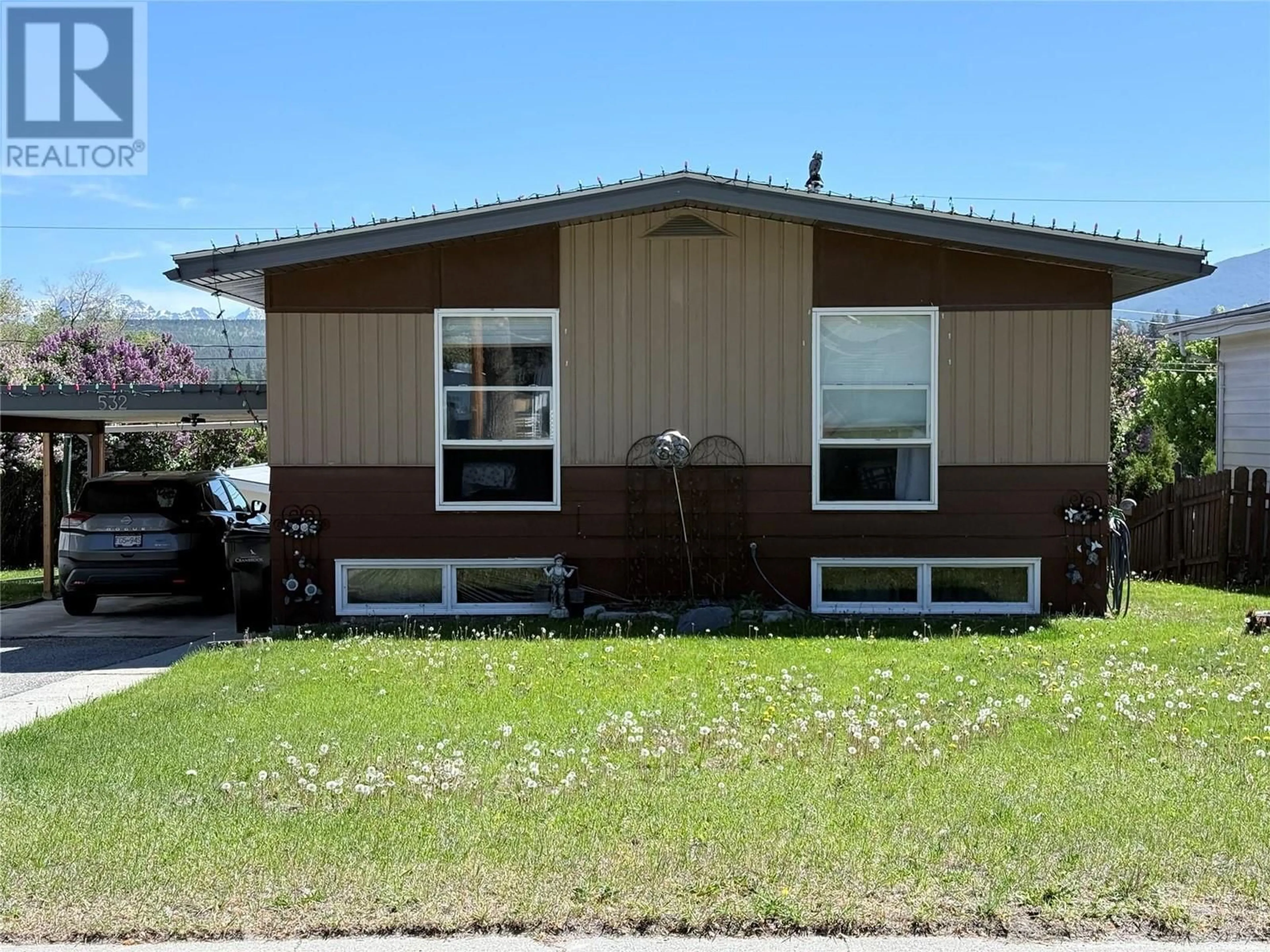 Home with vinyl exterior material, street for 532 14TH AVENUE SOUTH, Cranbrook British Columbia V1C2X8