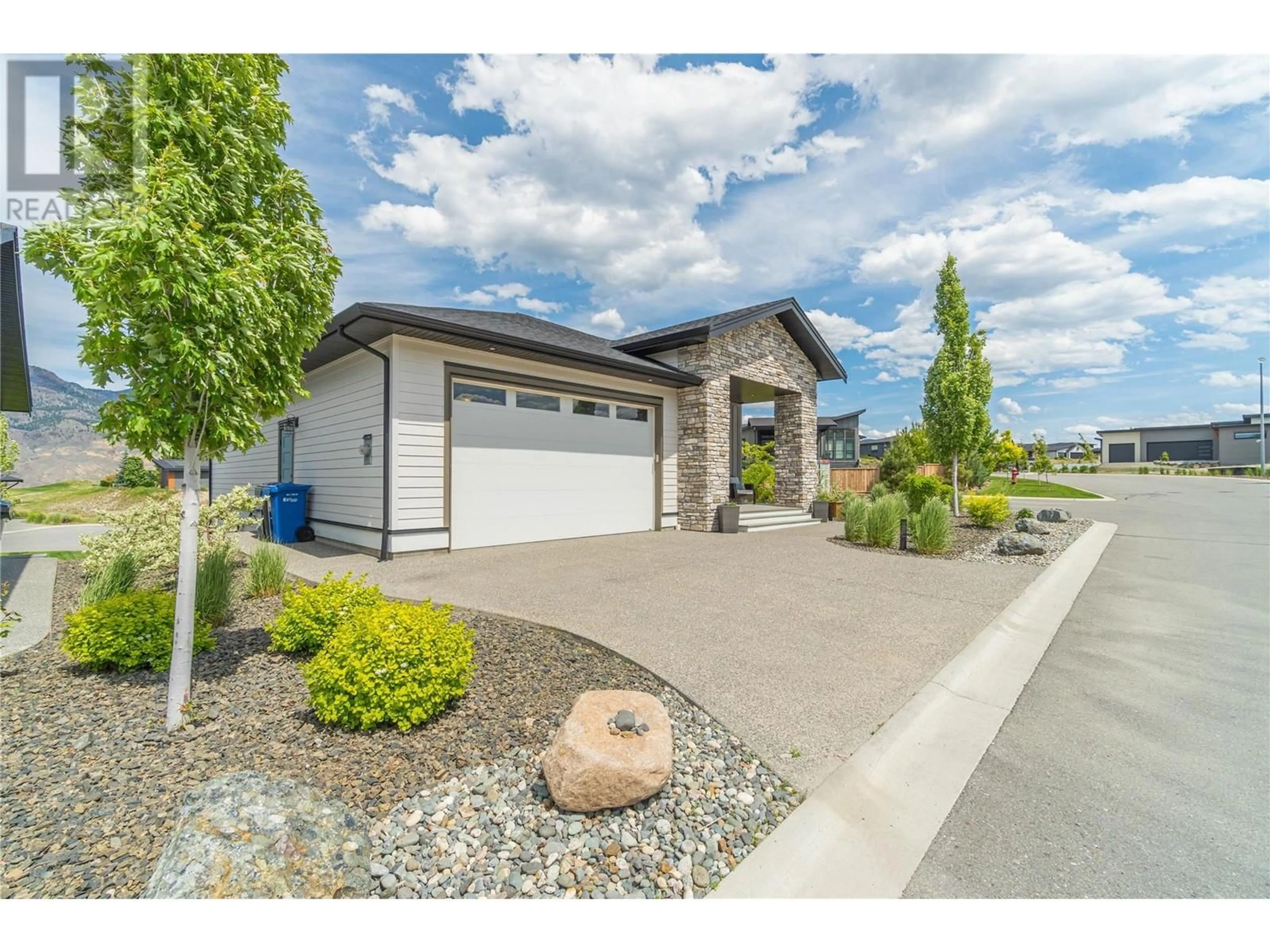 A pic from outside/outdoor area/front of a property/back of a property/a pic from drone, street for 21 - 260 RUE CHEVAL NOIR OTHER, Kamloops British Columbia V1S0G1