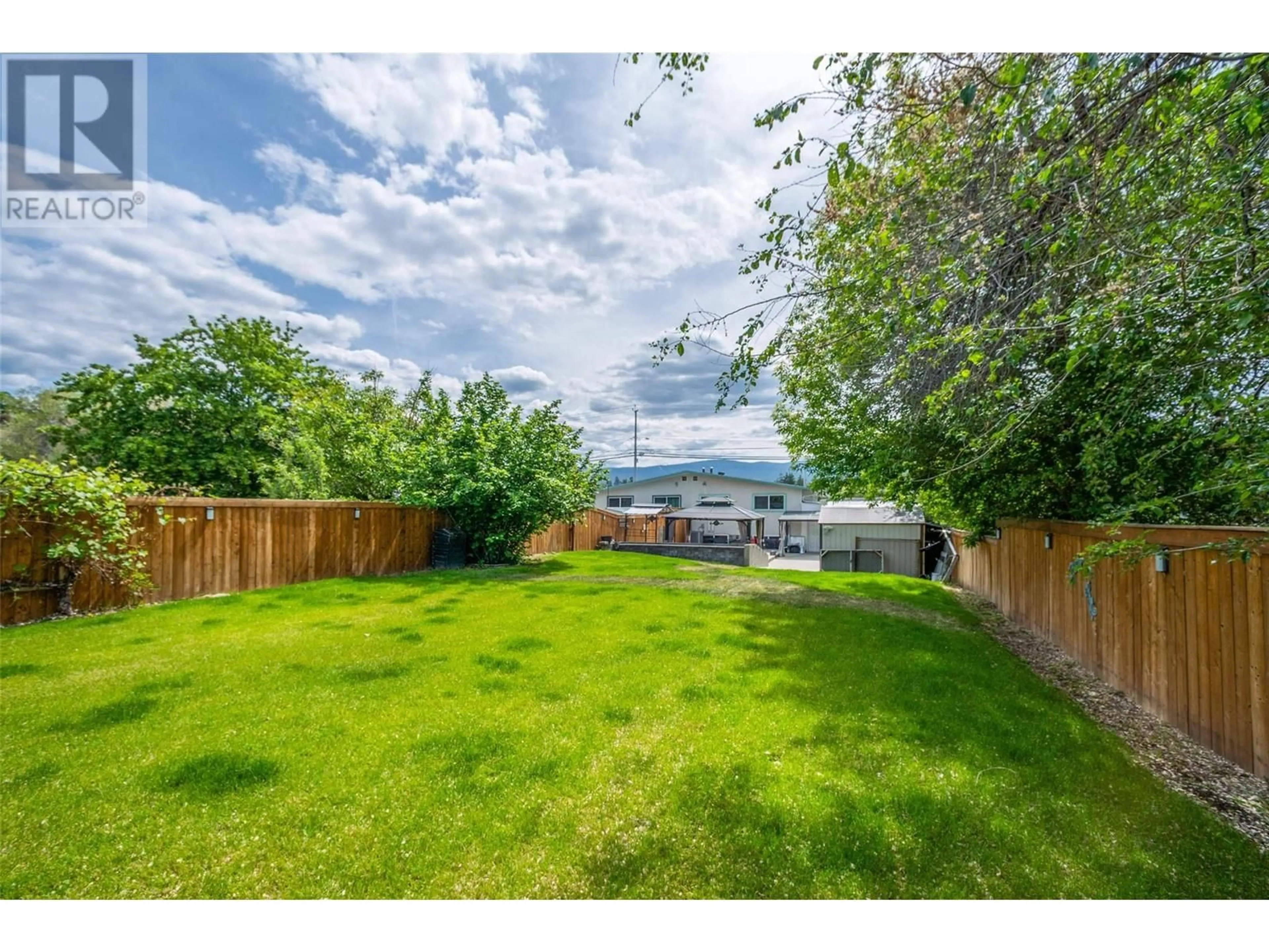 A pic from outside/outdoor area/front of a property/back of a property/a pic from drone, water/lake/river/ocean view for 2946 SPRINGFIELD ROAD, Kelowna British Columbia V1X4N7