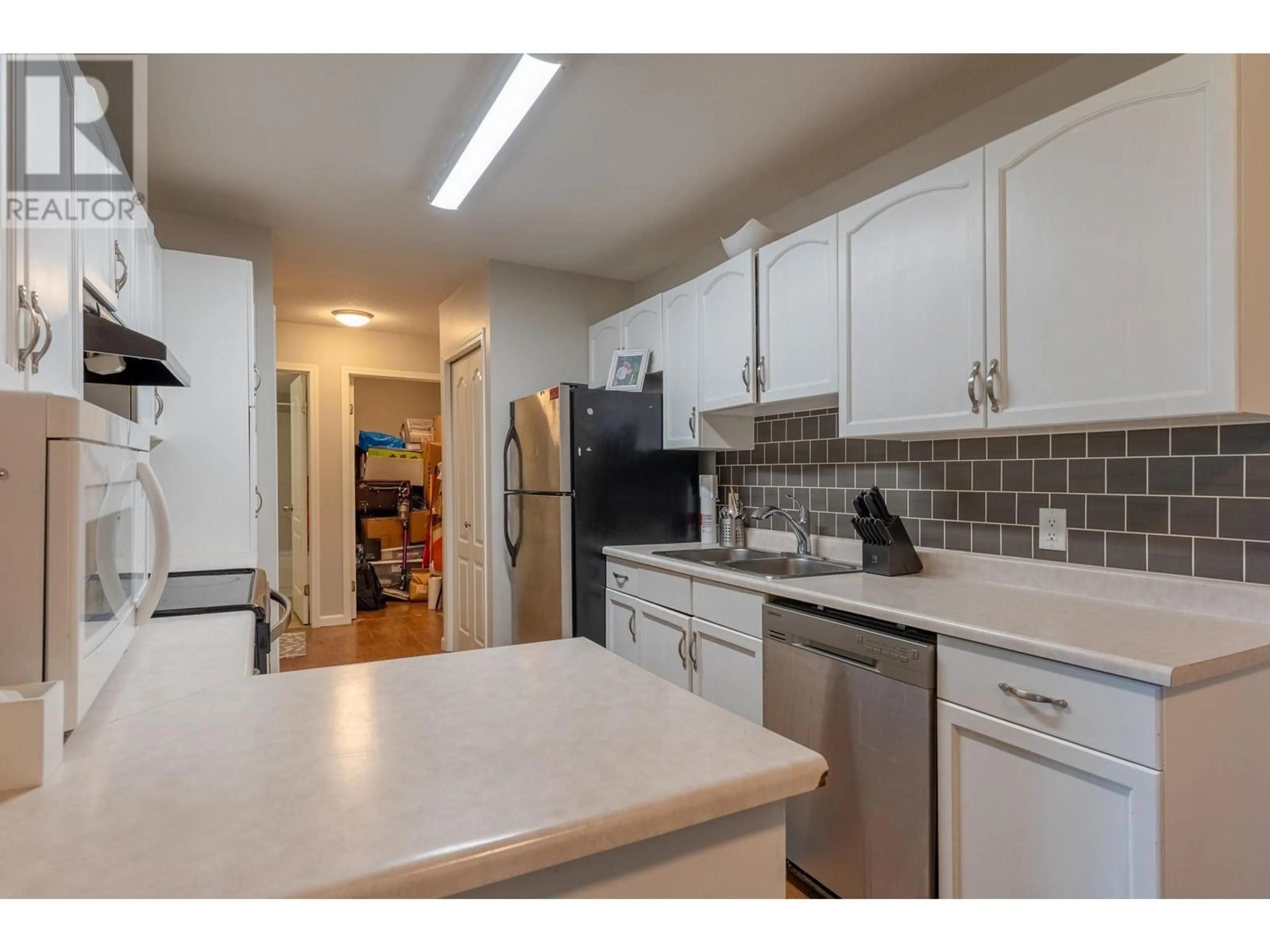 Standard kitchen, unknown for 313 - 3160 CASORSO ROAD, Kelowna British Columbia V4T1X4