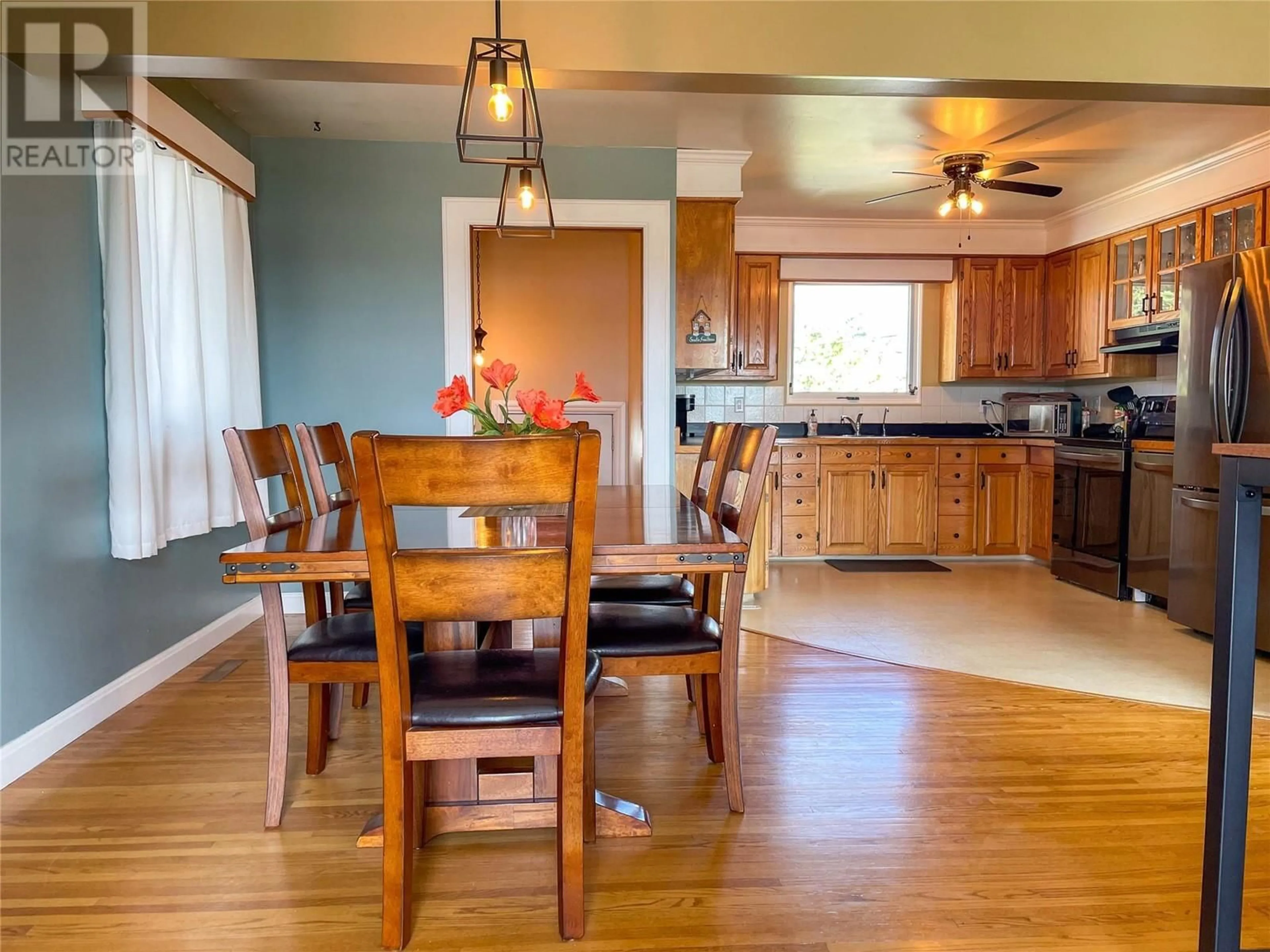 Open concept kitchen, wood/laminate floor for 1308 94 AVENUE, Dawson Creek British Columbia V1G1G6
