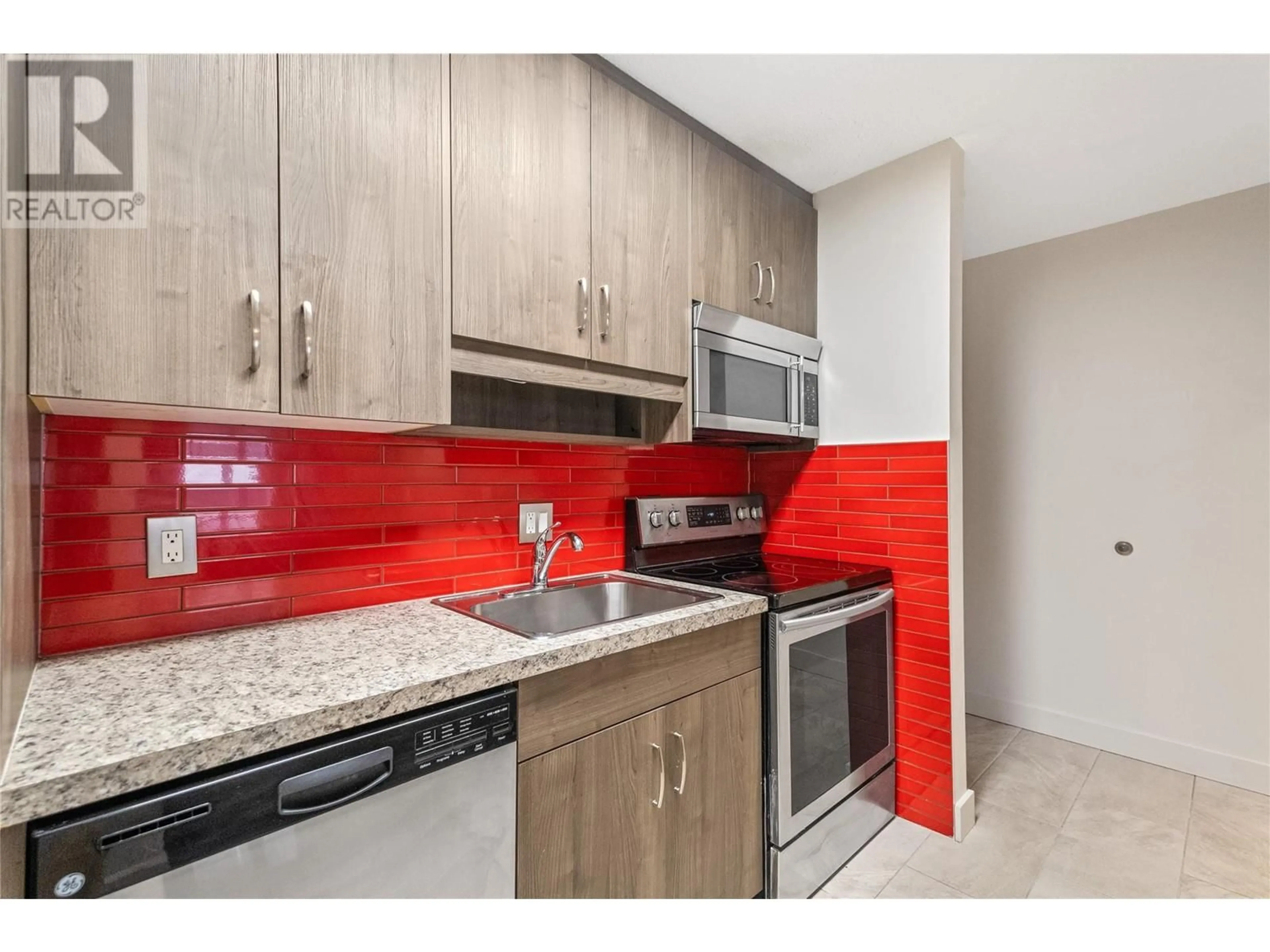 Standard kitchen, ceramic/tile floor for 116 - 1640 UFTON COURT, Kelowna British Columbia V1Y8G7
