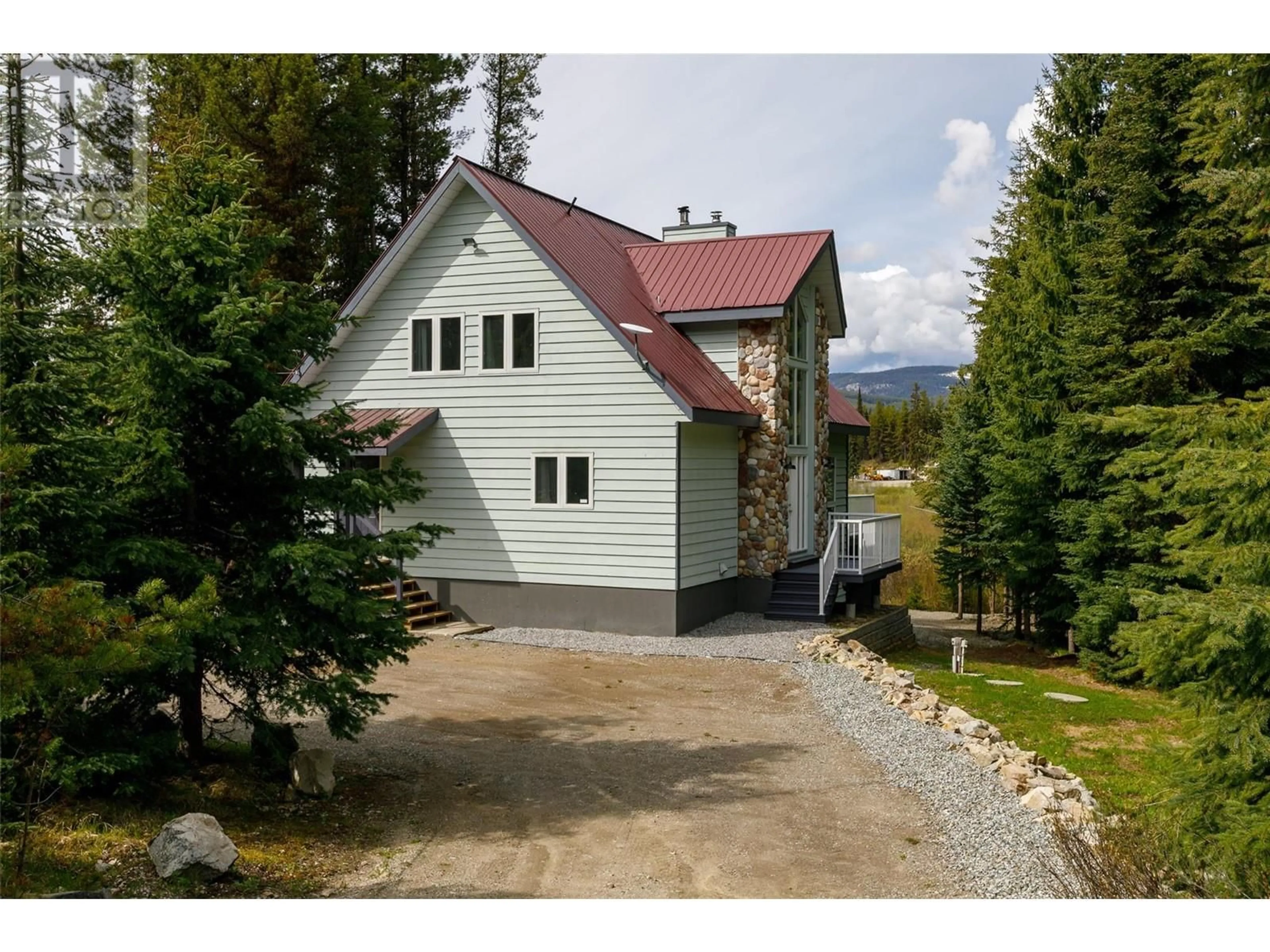 A pic from outside/outdoor area/front of a property/back of a property/a pic from drone, mountain view for 9315 PARADISE ROAD, Kelowna British Columbia V1P1K4