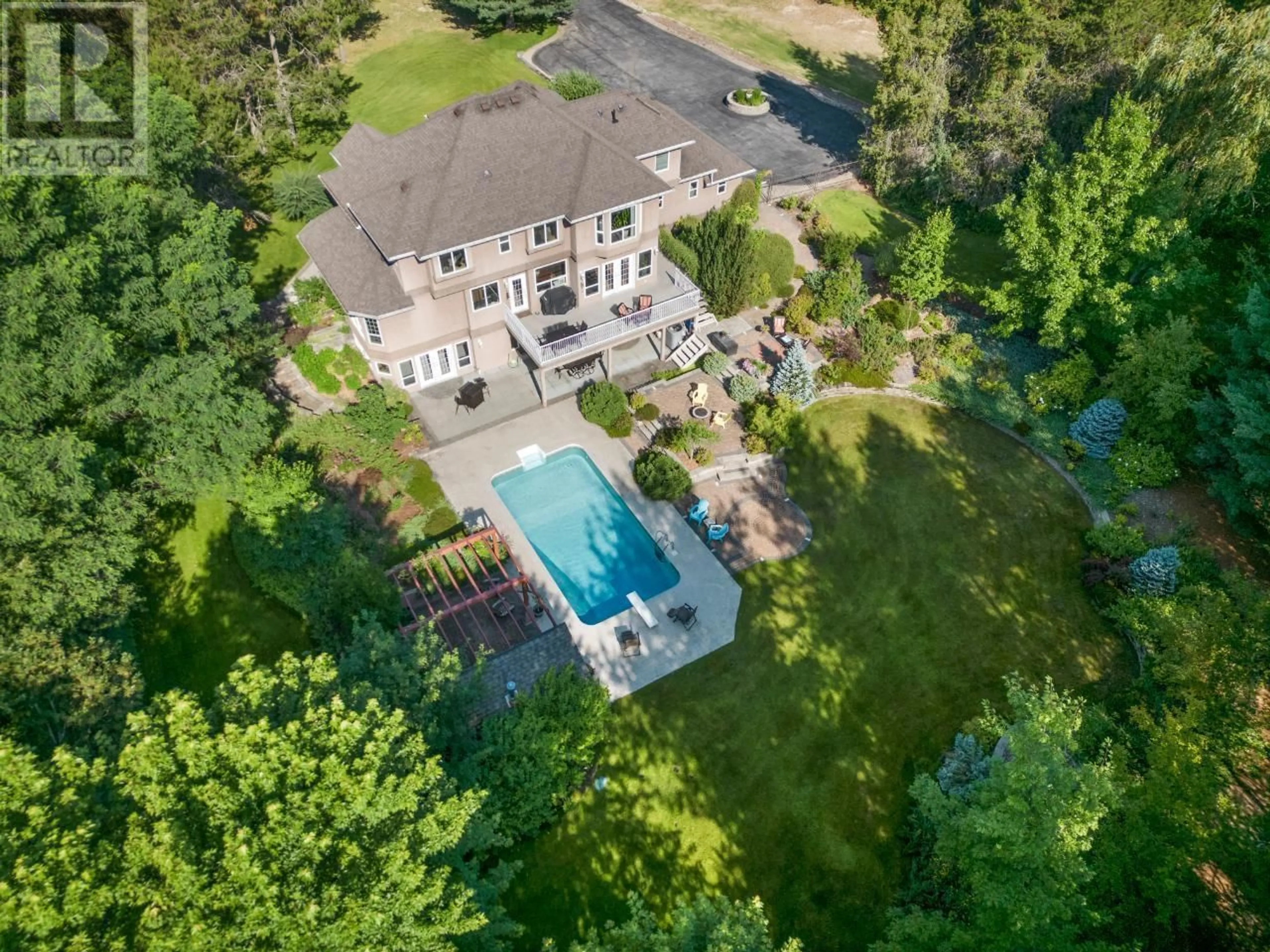 A pic from outside/outdoor area/front of a property/back of a property/a pic from drone, water/lake/river/ocean view for 880 WATERLOO ROAD, Castlegar British Columbia V1N4K8