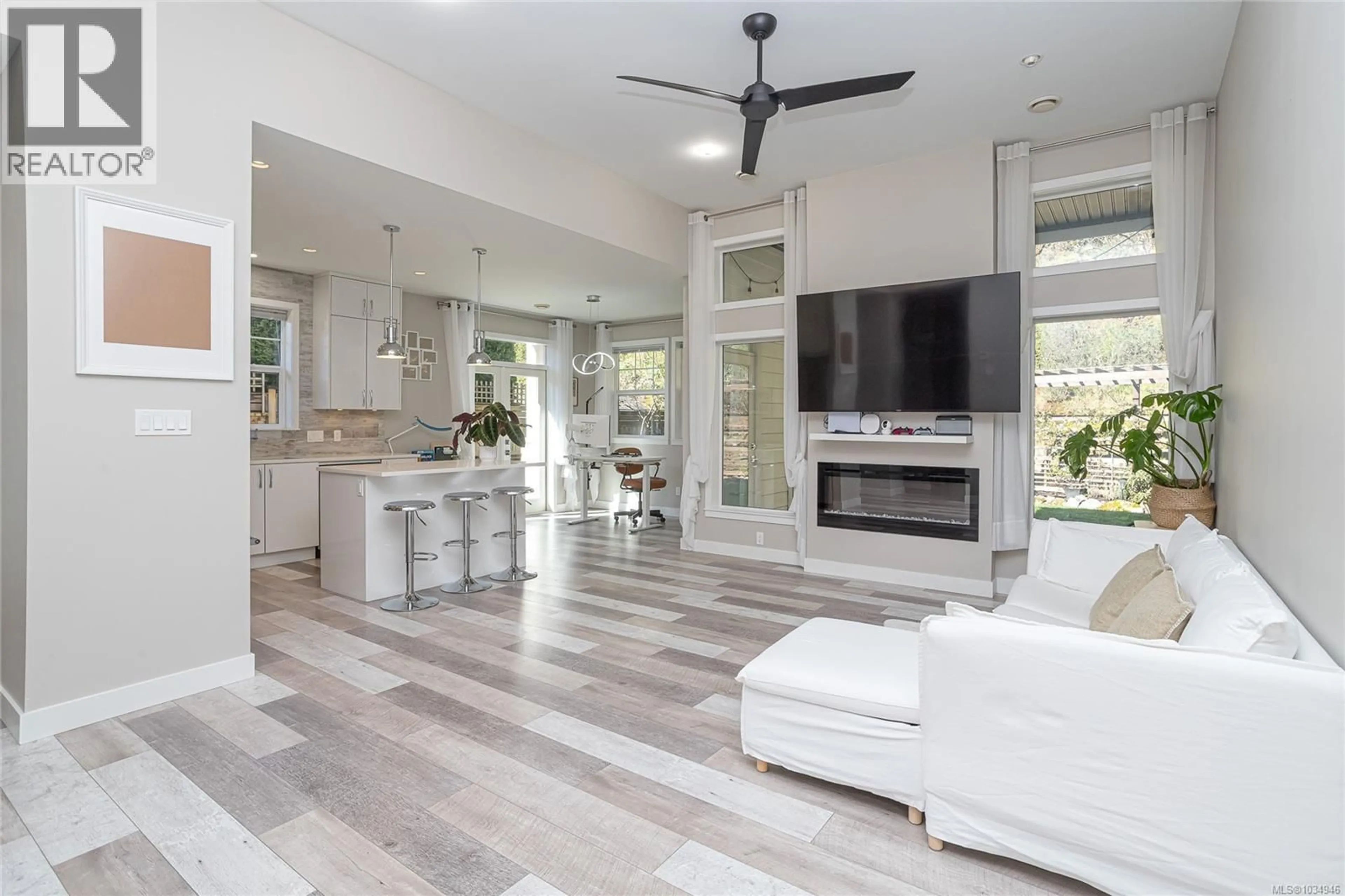 Open concept kitchen, ceramic/tile floor for 912 RANDALL PLACE, Langford British Columbia V9B5W1
