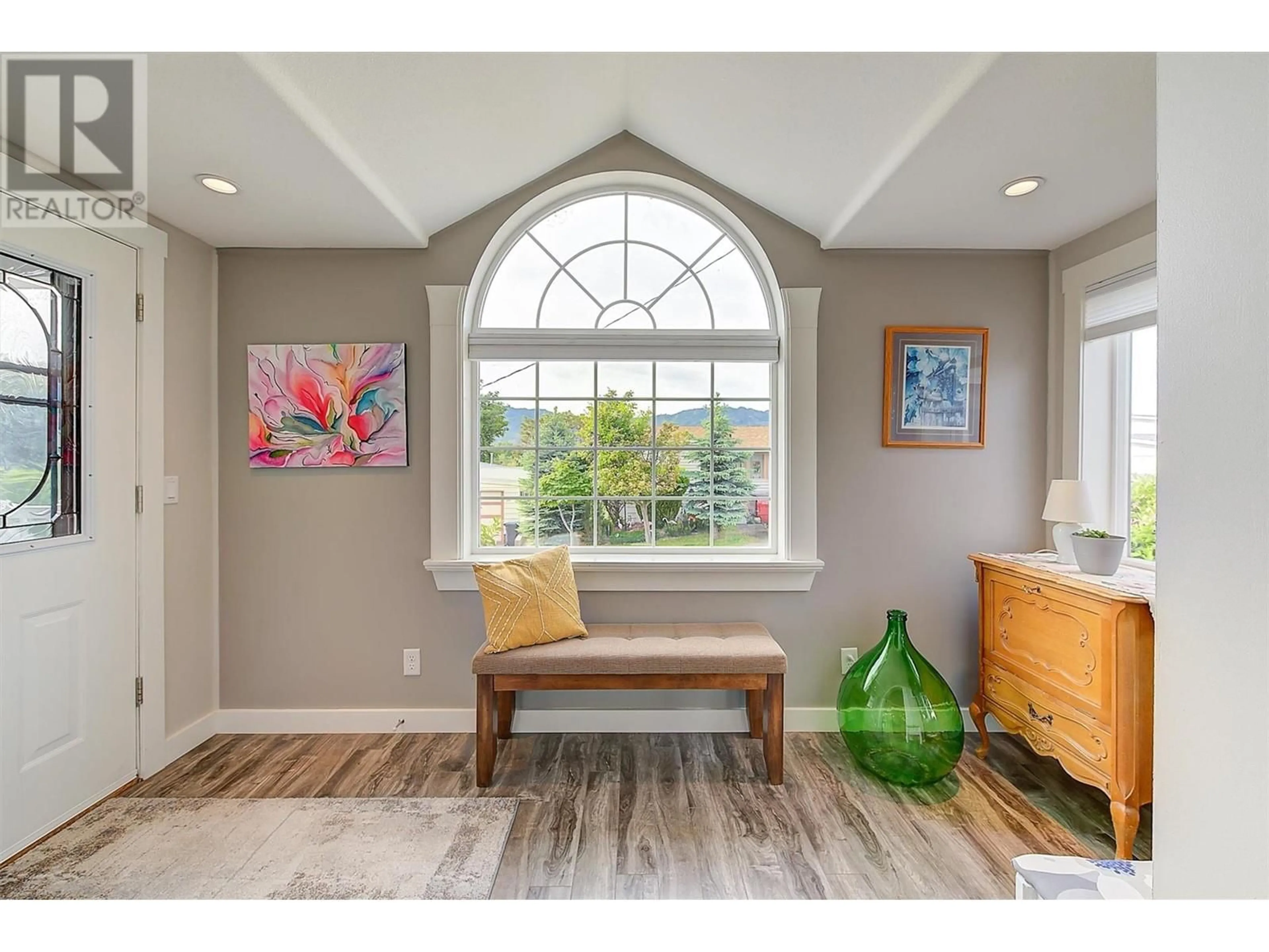 Indoor entryway for 36 - 2098 BOUCHERIE ROAD, West Kelowna British Columbia V4T2A5