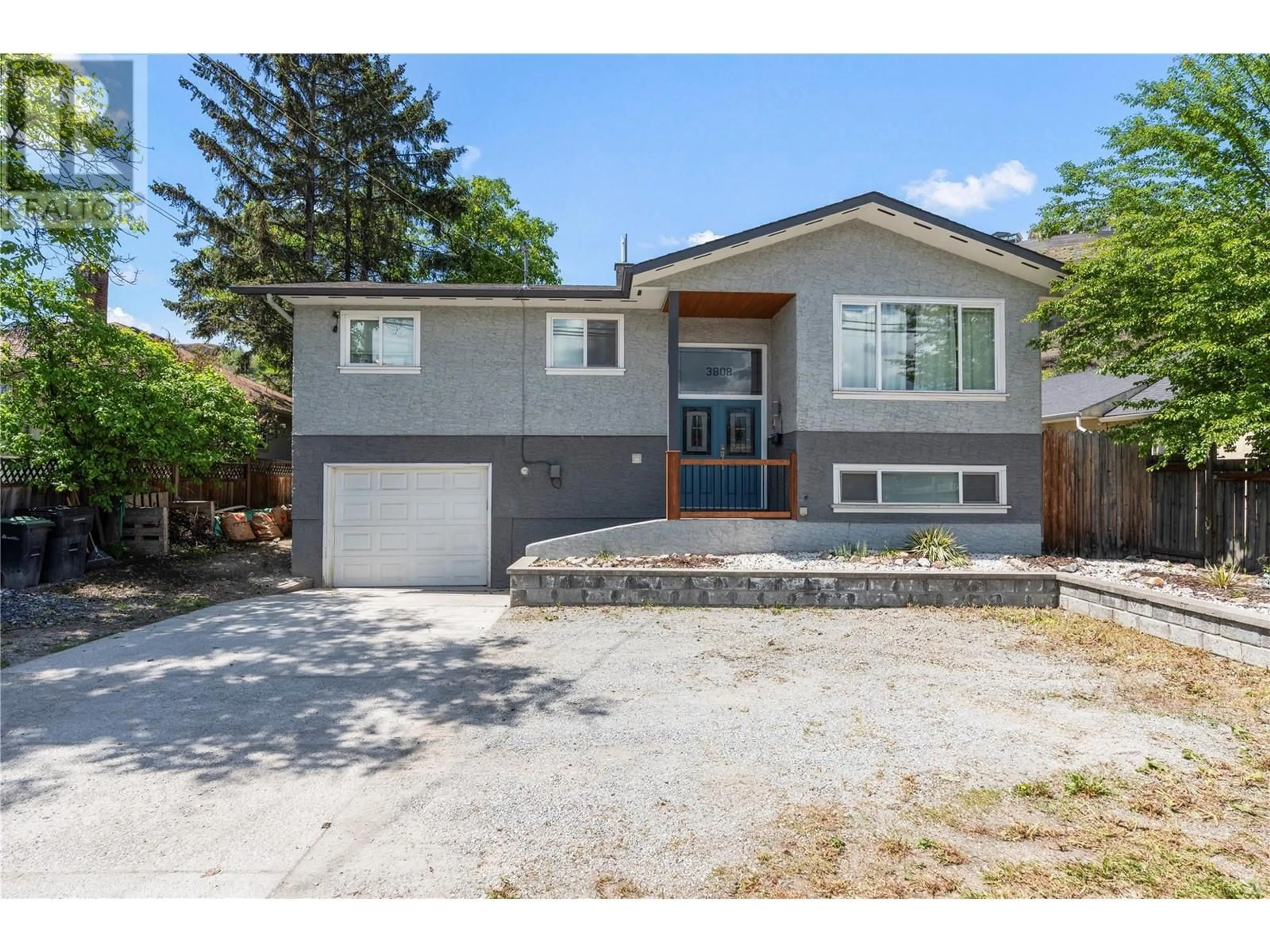 Home with vinyl exterior material, street for 3808 ALEXIS PARK DRIVE, Vernon British Columbia V1T6G9