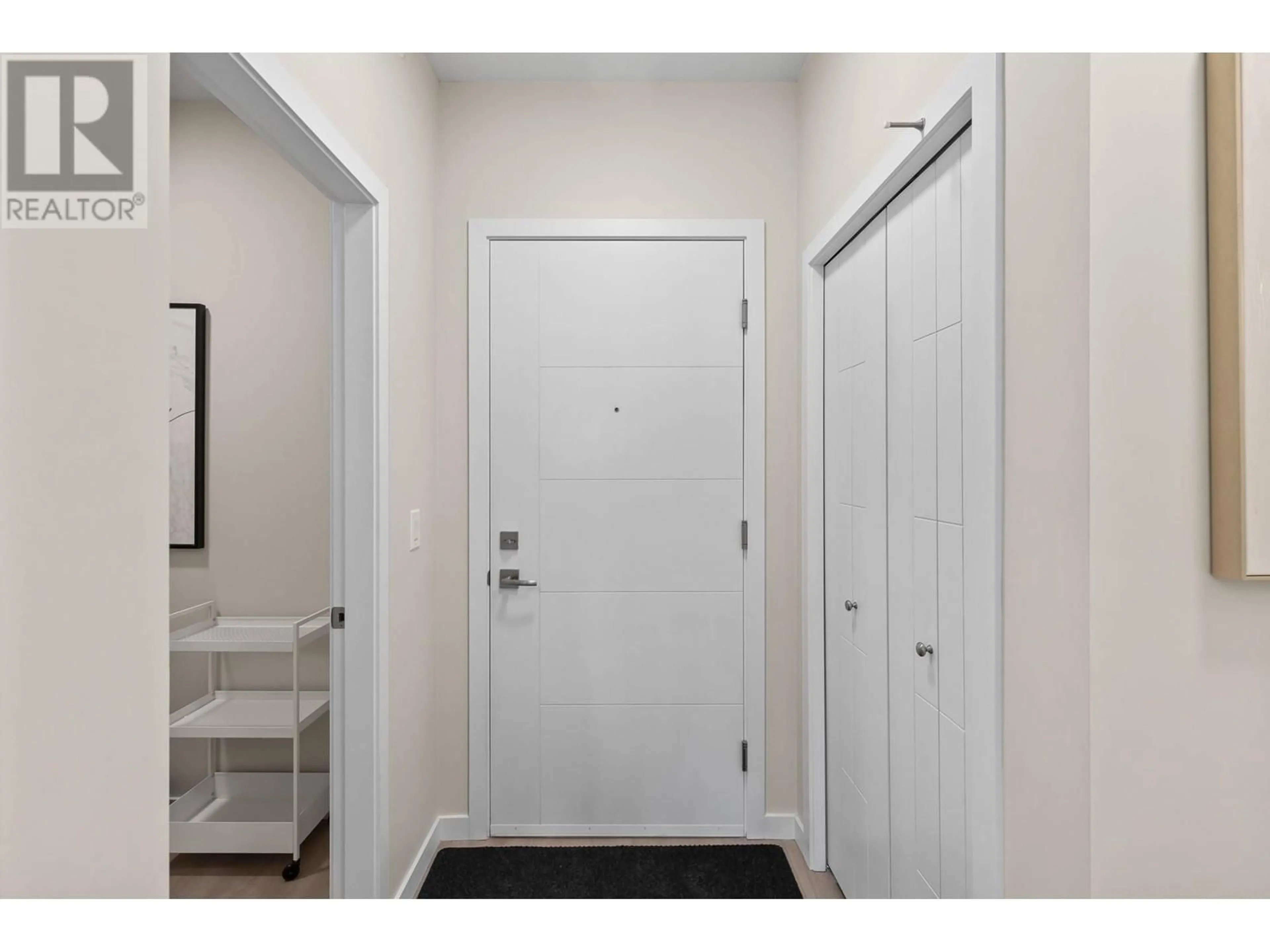 Indoor entryway for 404 - 2301 CARRINGTON ROAD, West Kelowna British Columbia V4T1B3