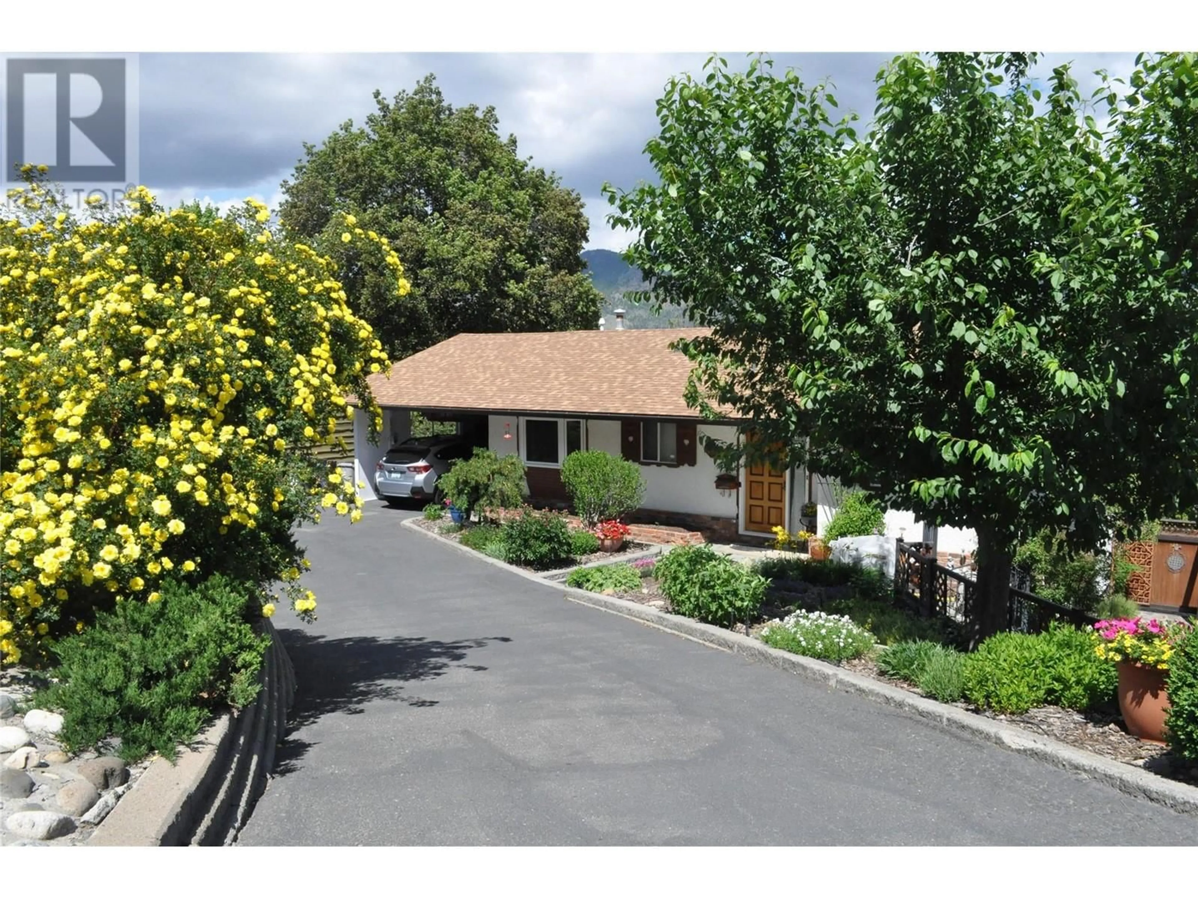 A pic from outside/outdoor area/front of a property/back of a property/a pic from drone, street for 1214 CLEARVIEW DRIVE, Kamloops British Columbia V2C5E5