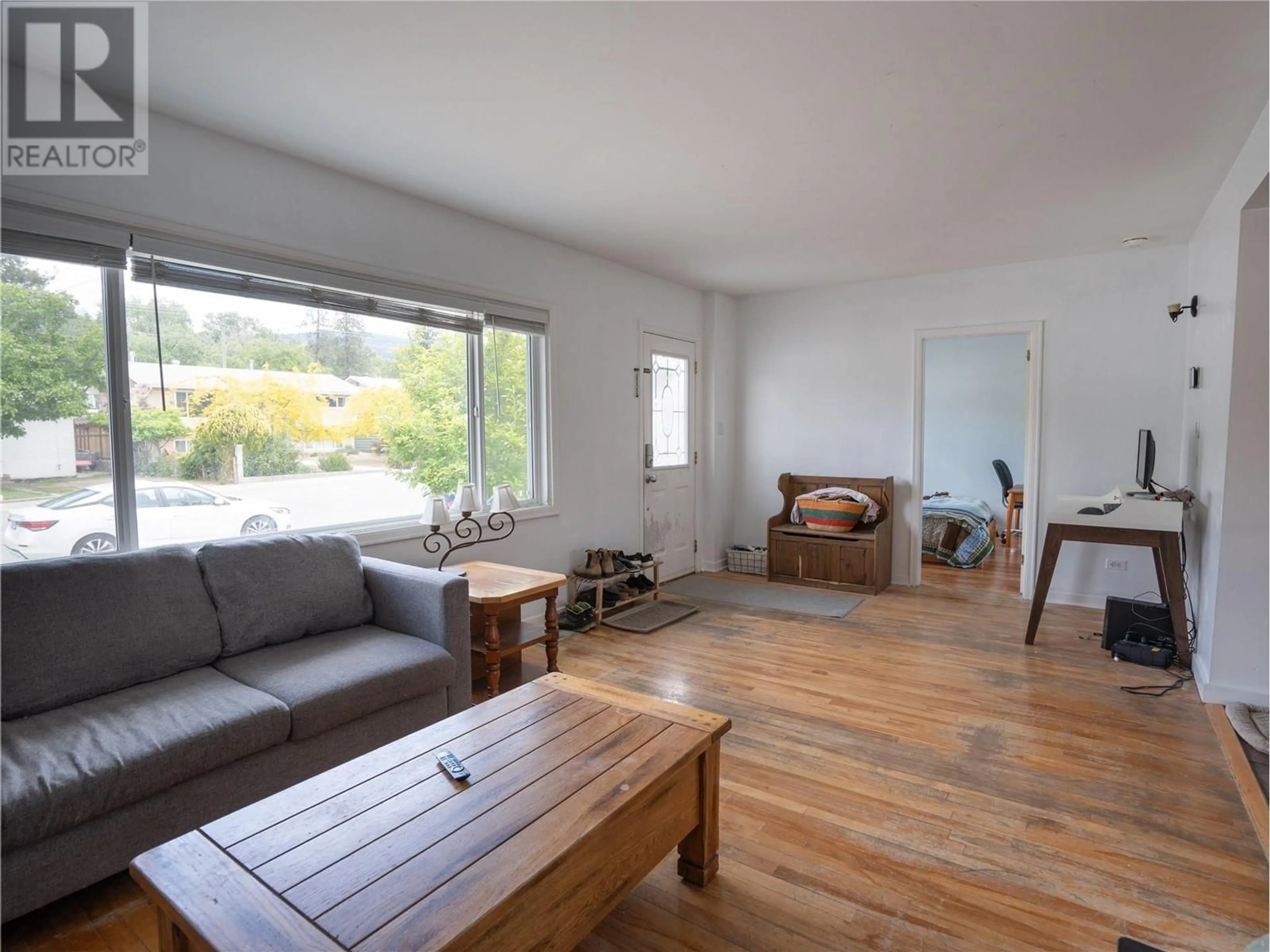 Living room with furniture, wood/laminate floor for 989 KILWINNING STREET, Penticton British Columbia V2A4N8