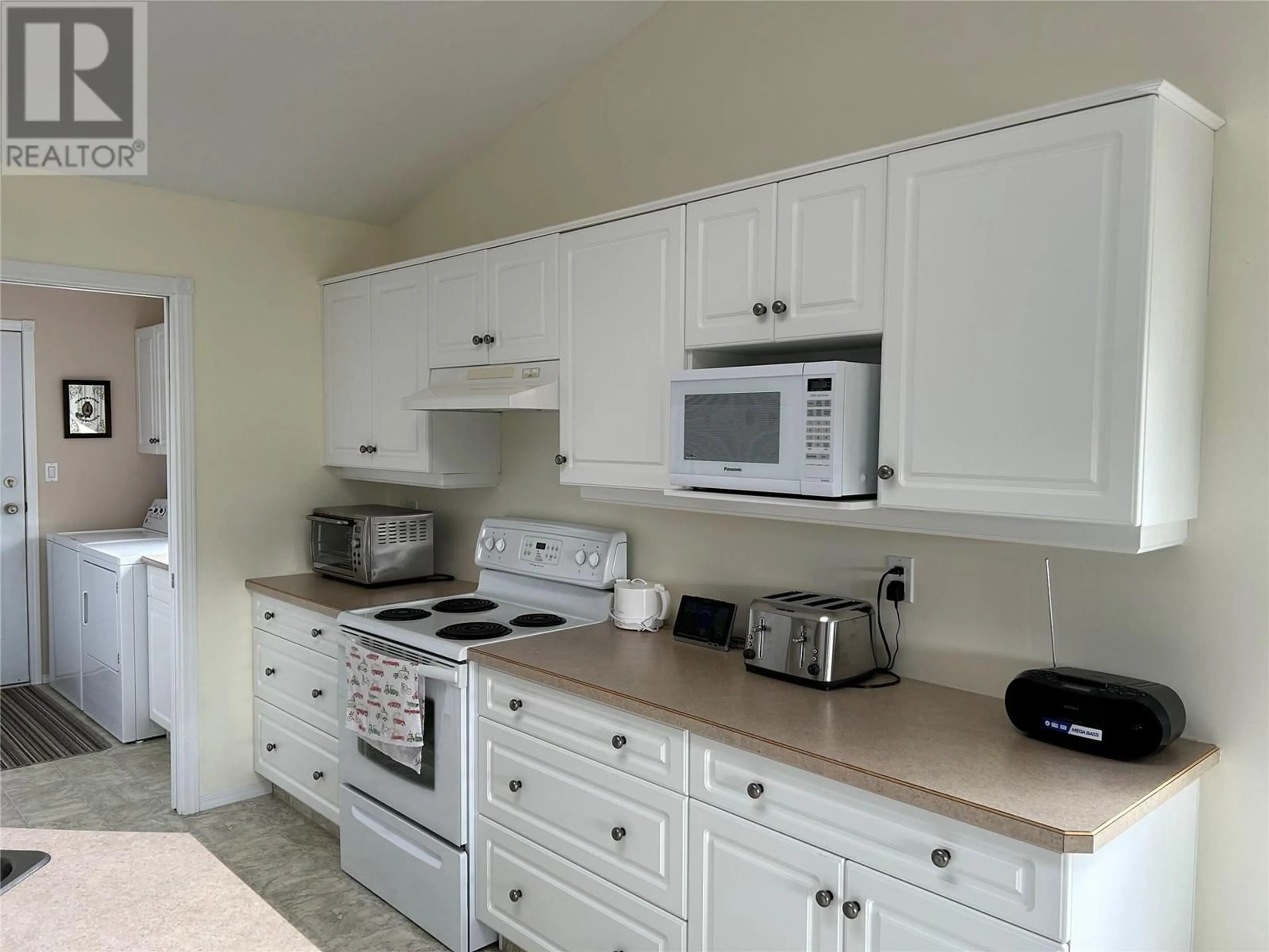 Standard kitchen, ceramic/tile floor for 857 8 AVENUE, Vernon British Columbia V1H1Z1