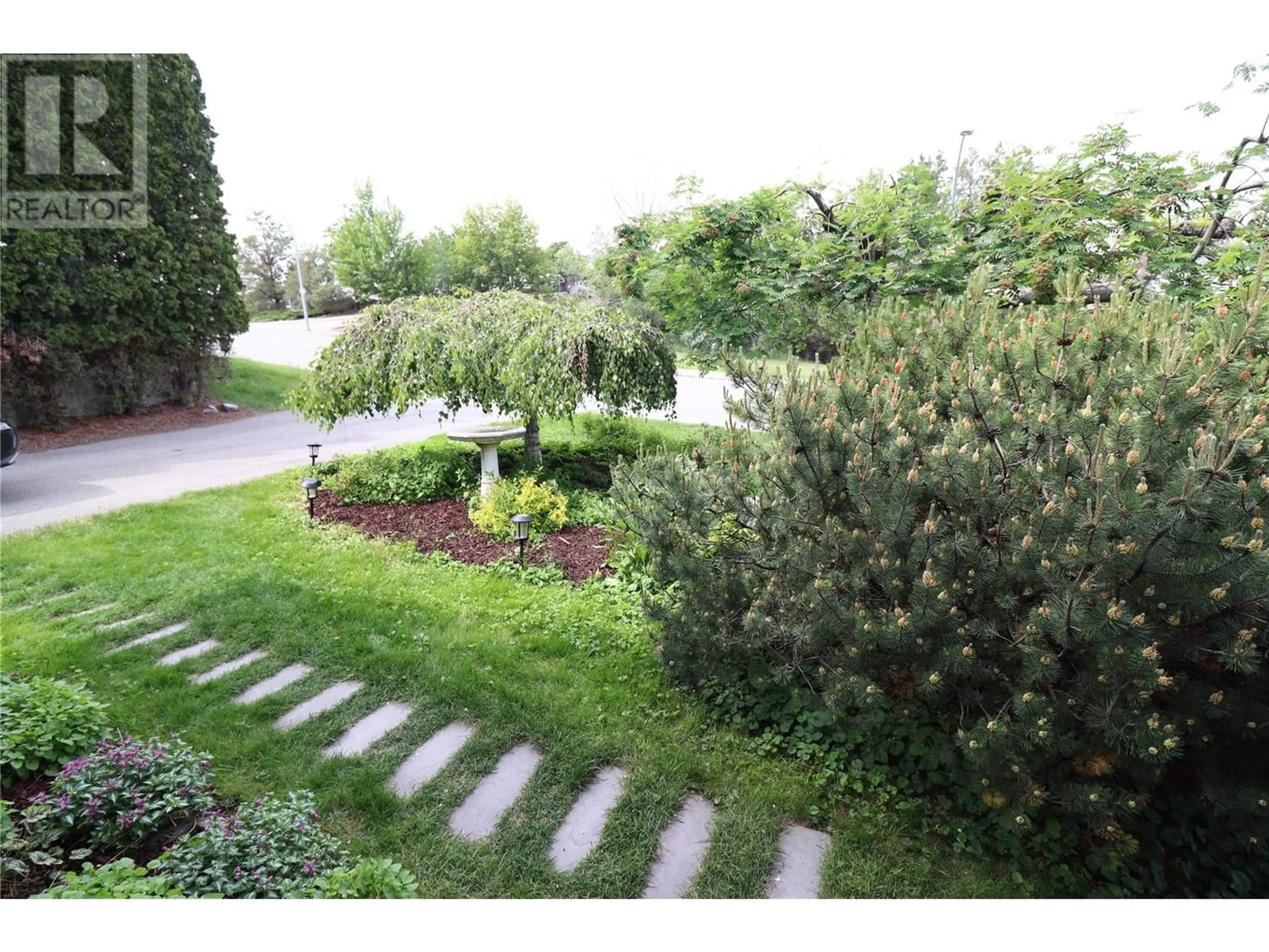 A pic from outside/outdoor area/front of a property/back of a property/a pic from drone, unknown for 425 PEMBERTON TERRACE, Kamloops British Columbia V2C1T2