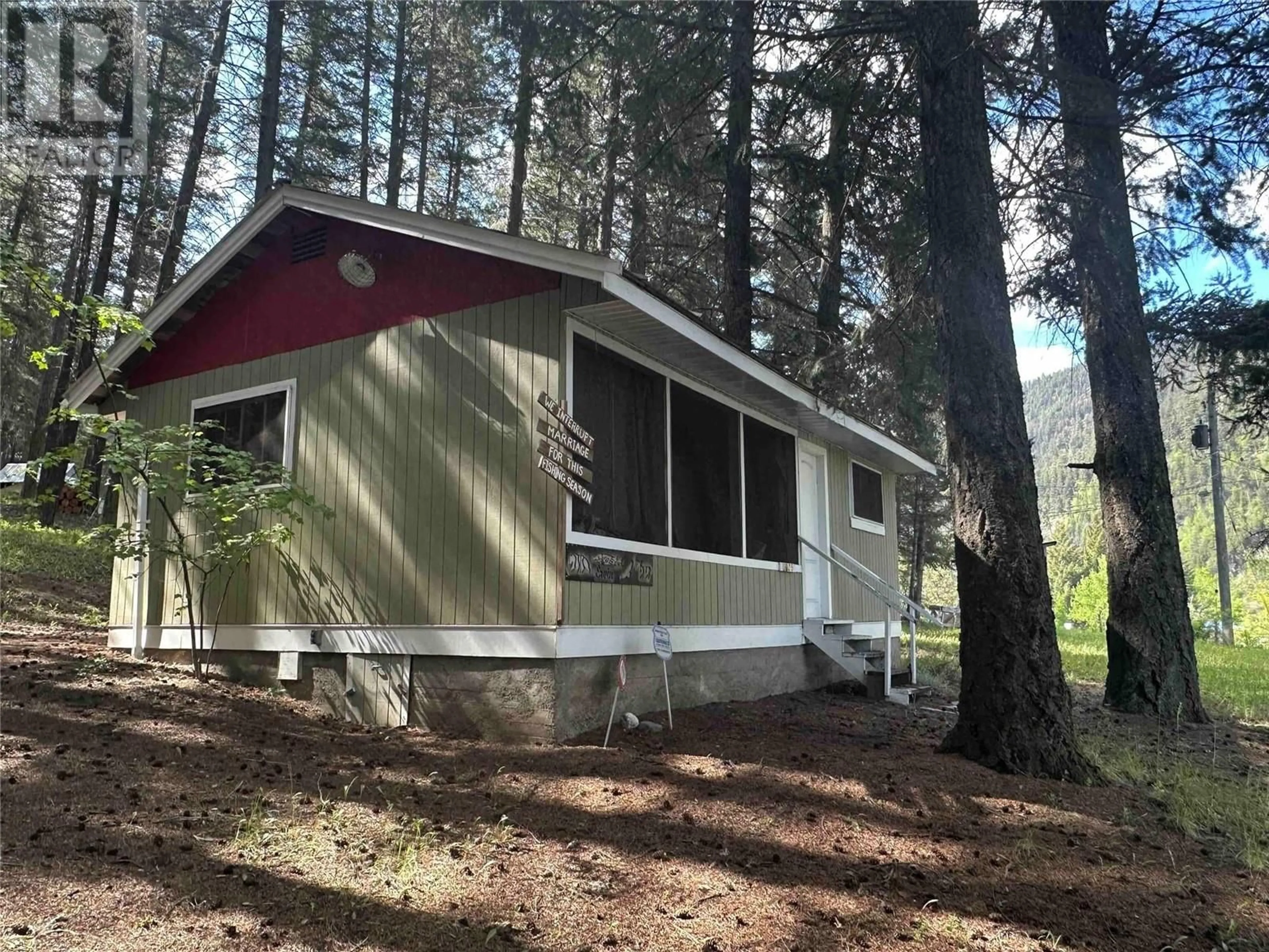 Home with vinyl exterior material, forest/trees view for 3025 5A HIGHWAY, Princeton British Columbia V0X1W0
