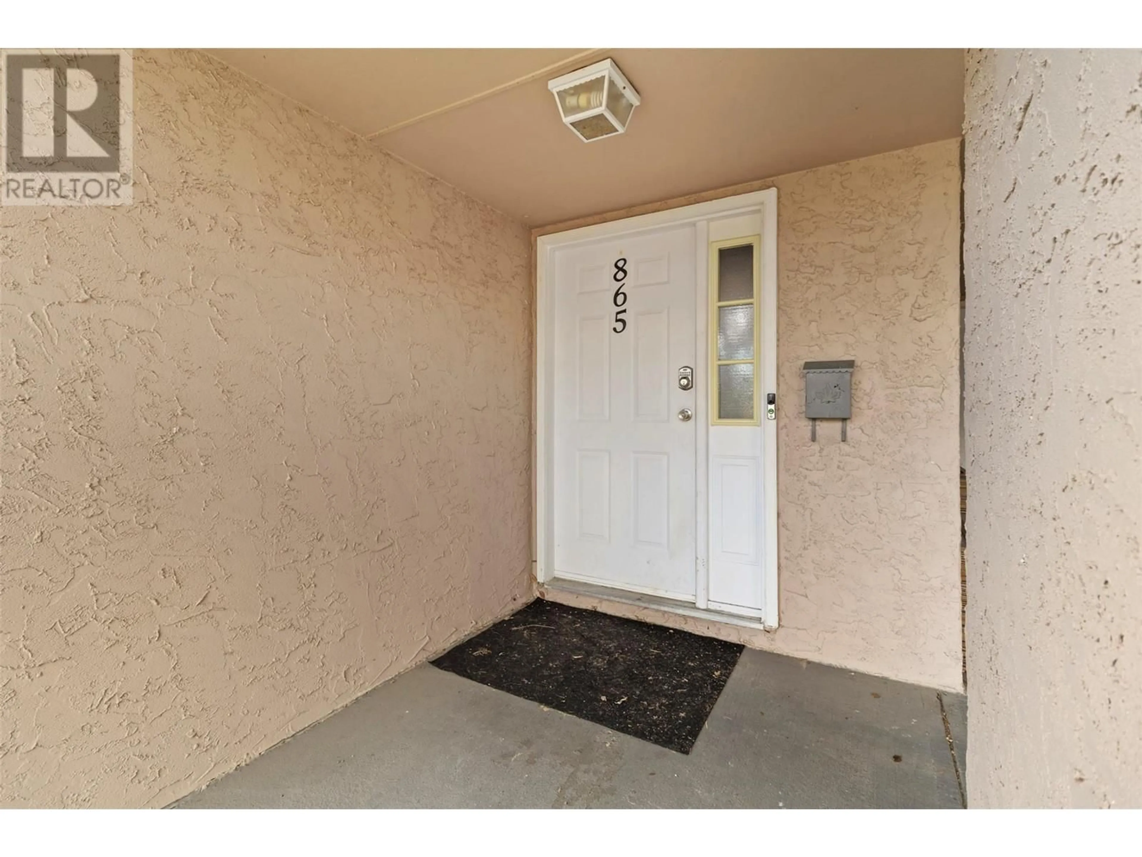 Indoor entryway for 865 MCQUEEN DRIVE, Kamloops British Columbia V2B7X8