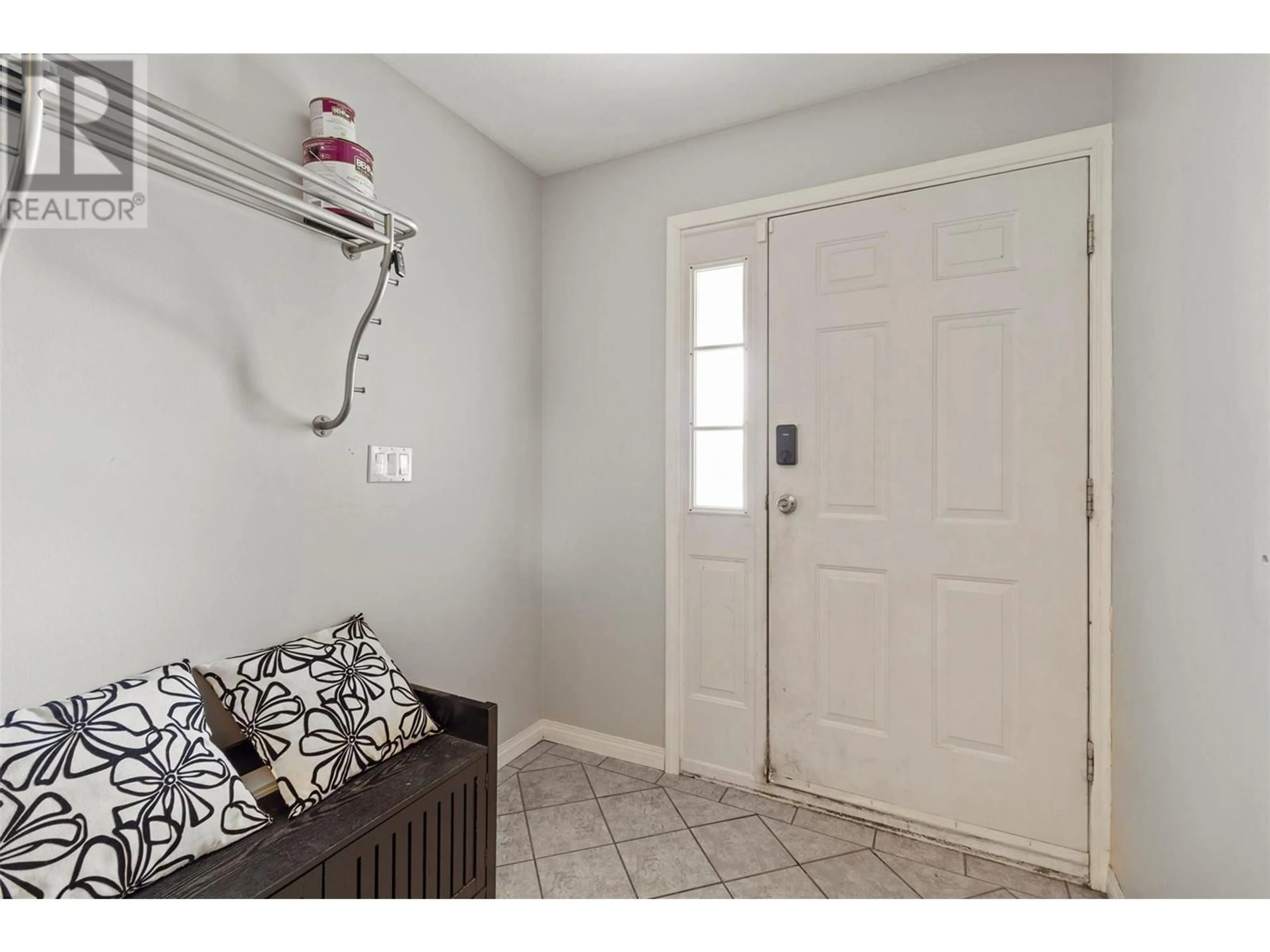 Indoor entryway for 865 MCQUEEN DRIVE, Kamloops British Columbia V2B7X8