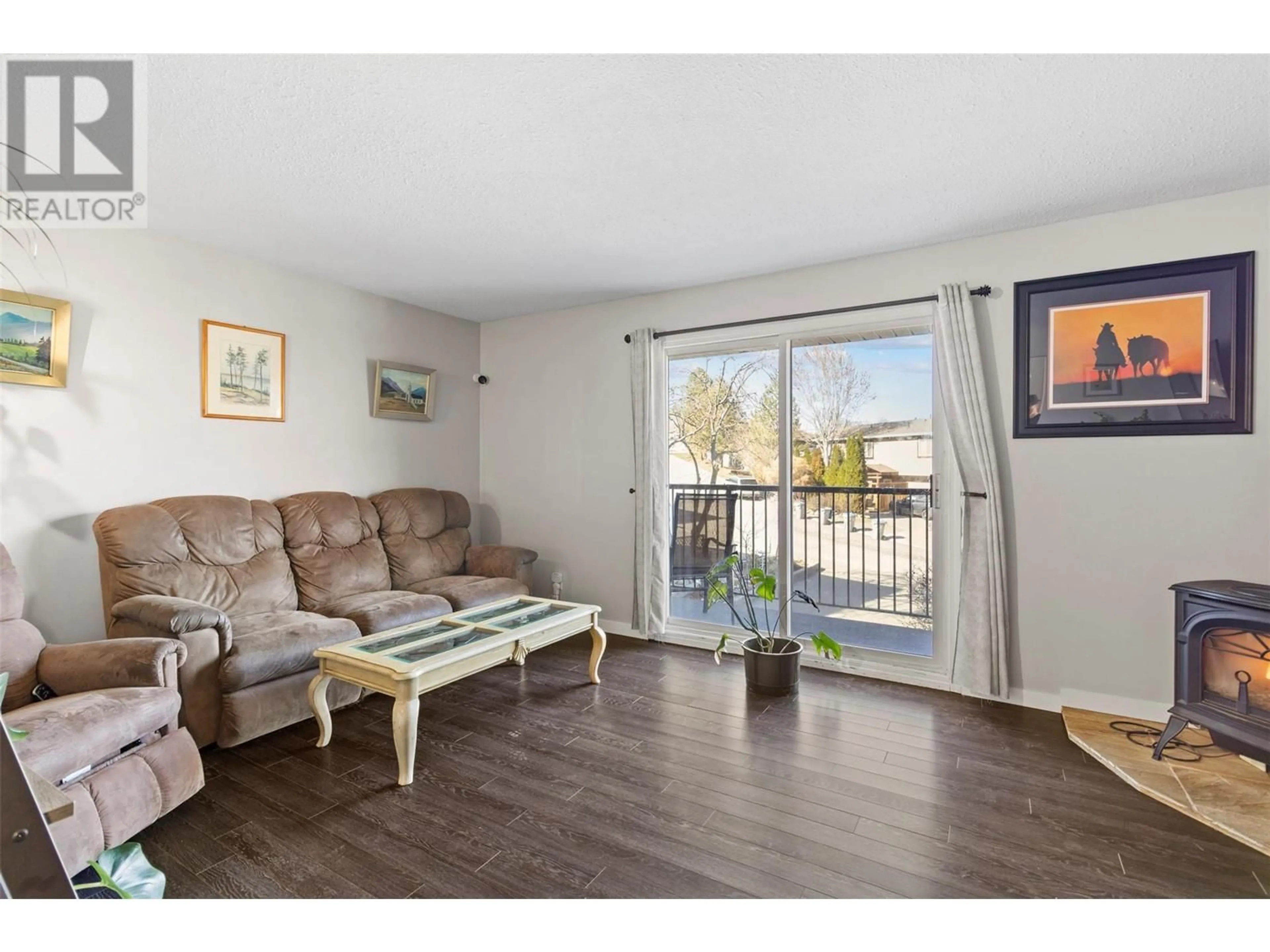 Living room with furniture, wood/laminate floor for 865 MCQUEEN DRIVE, Kamloops British Columbia V2B7X8