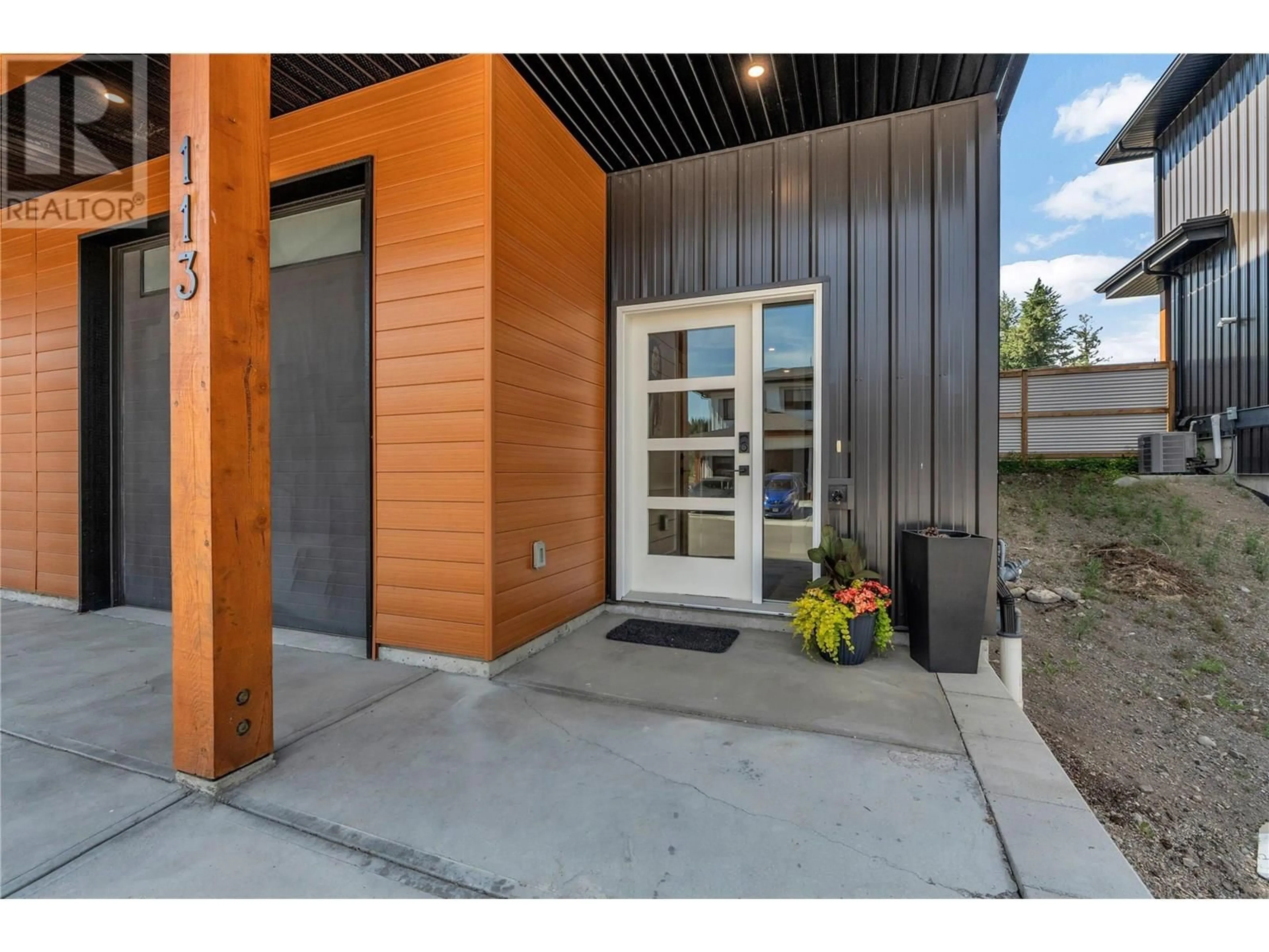 Indoor entryway for 113 ABBEY ROAD, Princeton British Columbia V0X1W0