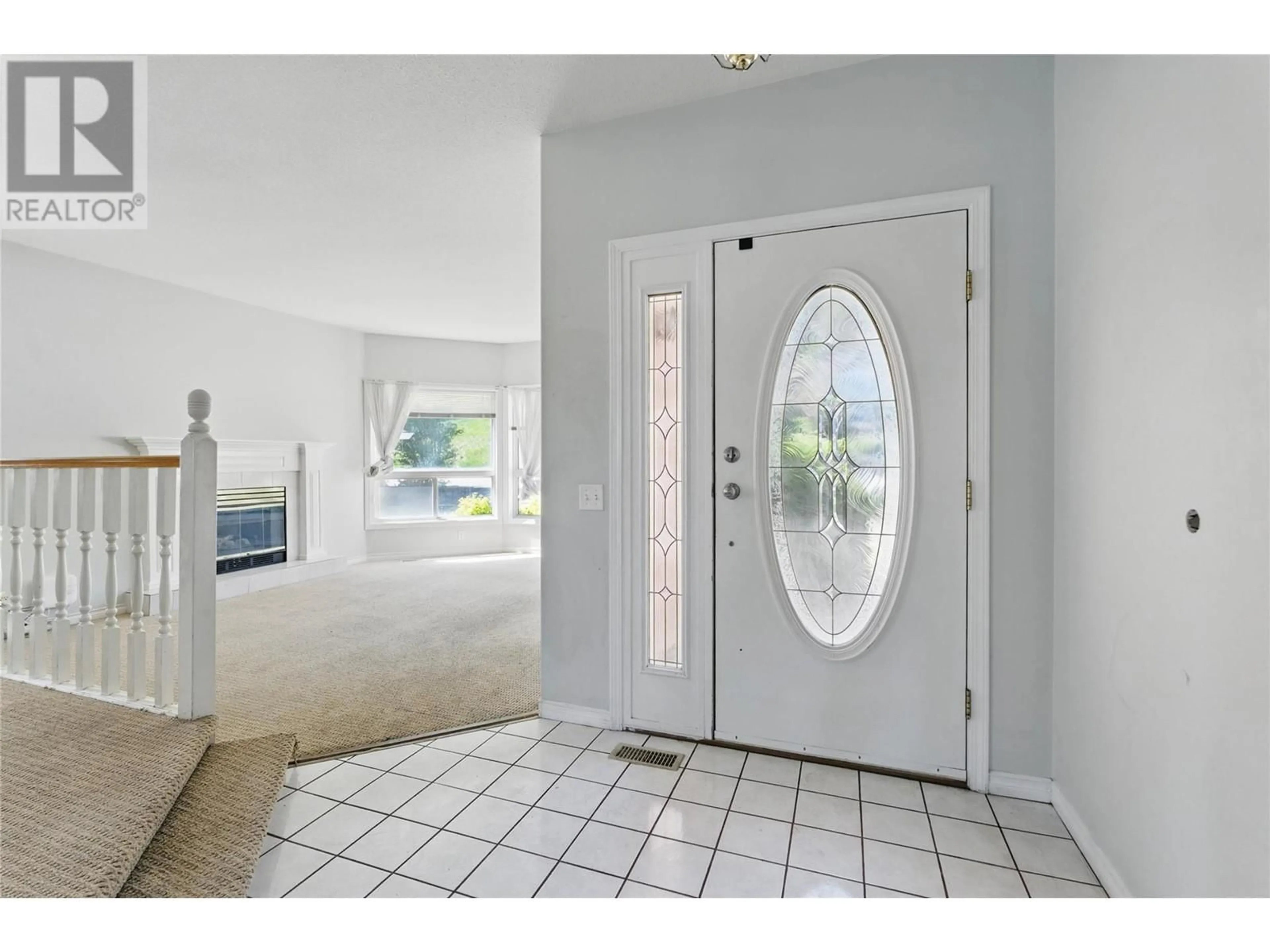 Indoor entryway for 467 GLEN PINE COURT, Kelowna British Columbia V1V1R3